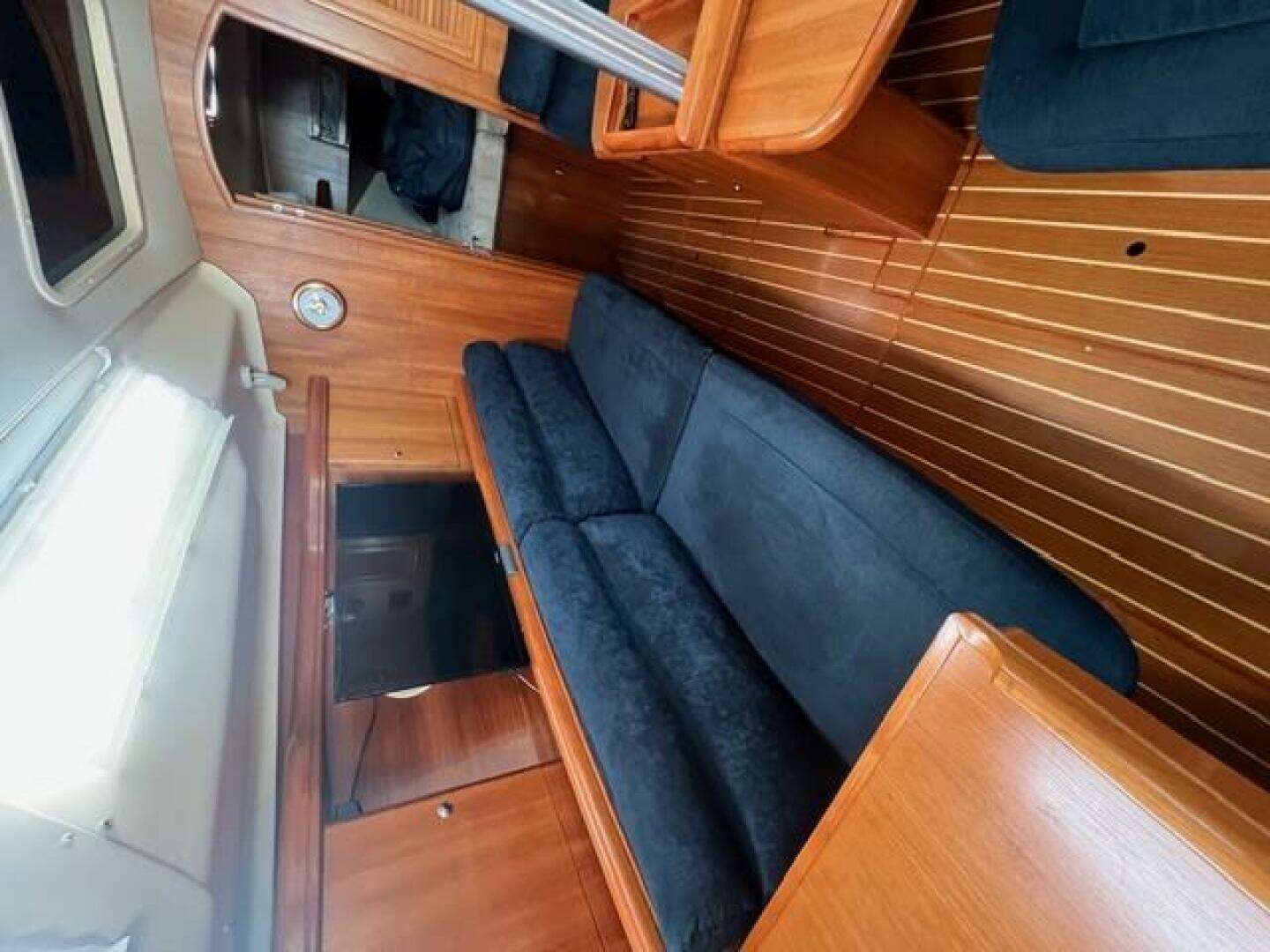 2003 Hunter 353 - Image 9