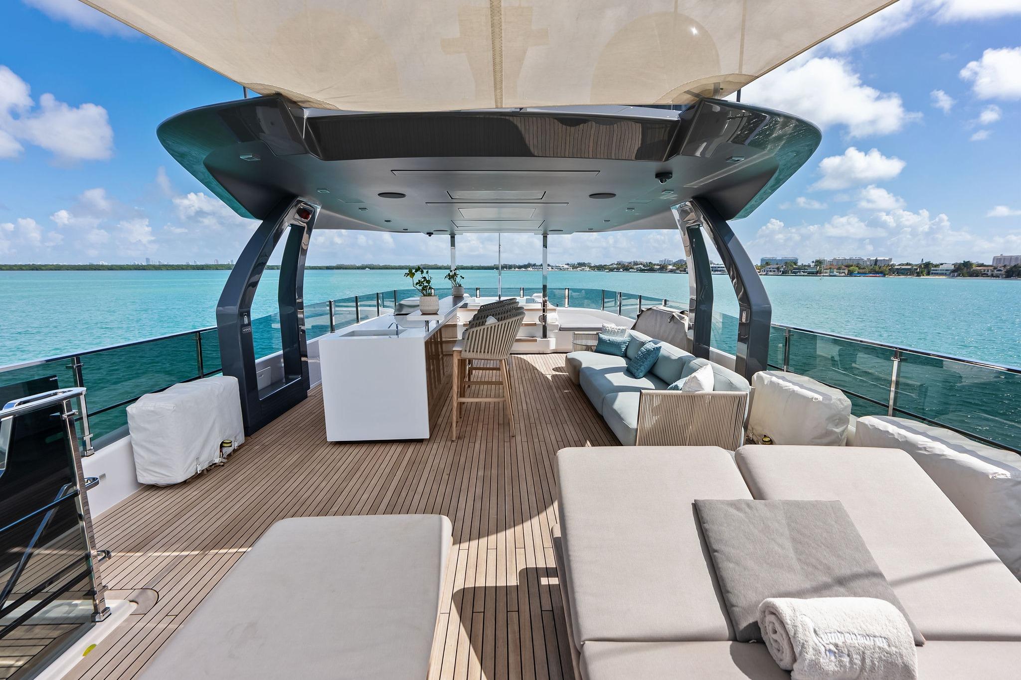 2023 Custom Line Navetta 33 - 22