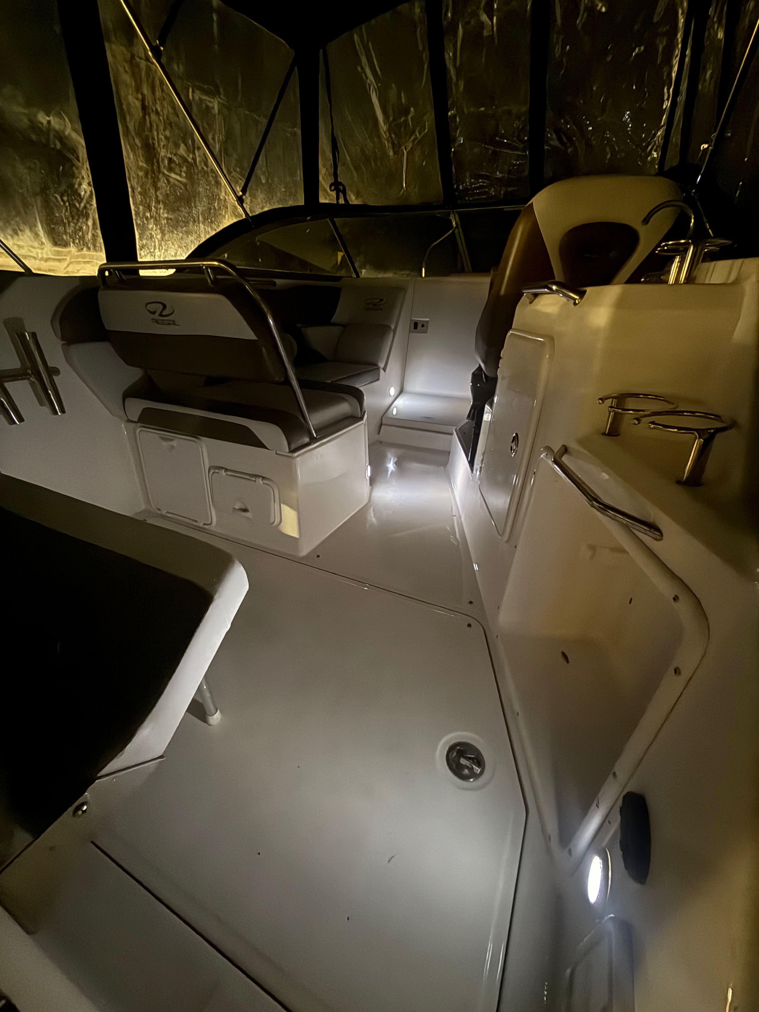 2006 Regal 2565 Window Express - 26