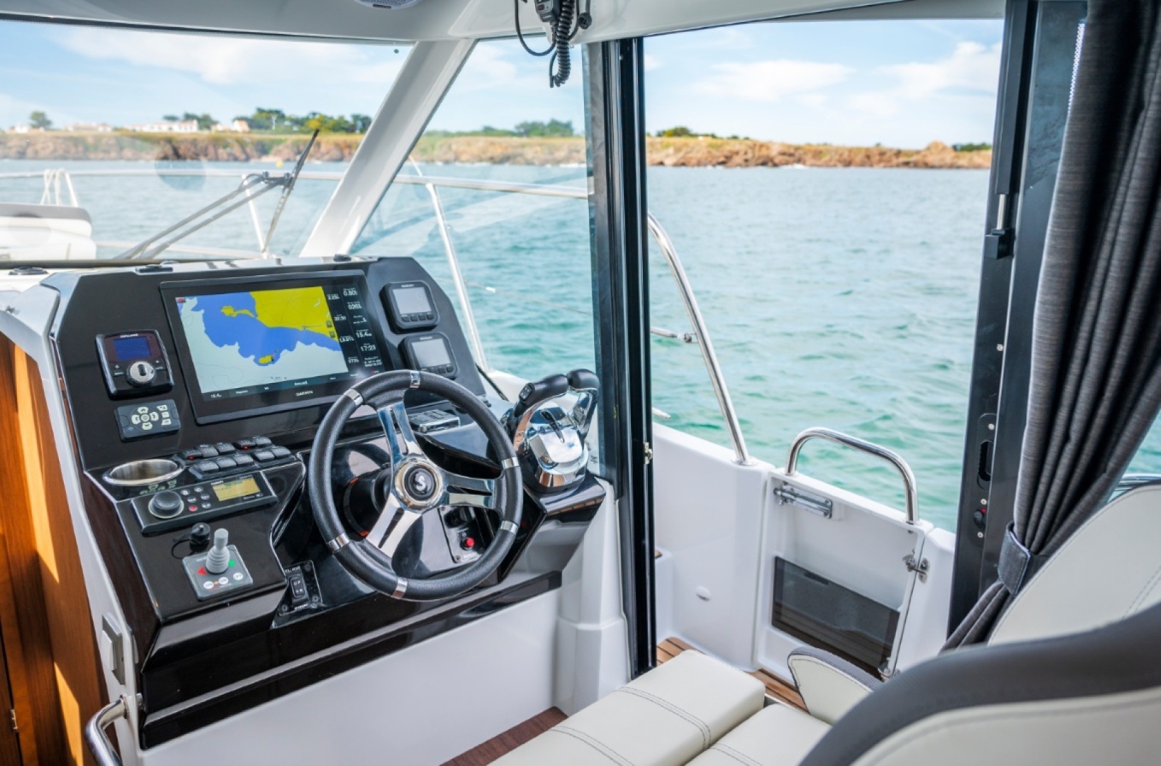 2023 Beneteau Antares 11 - Image 9
