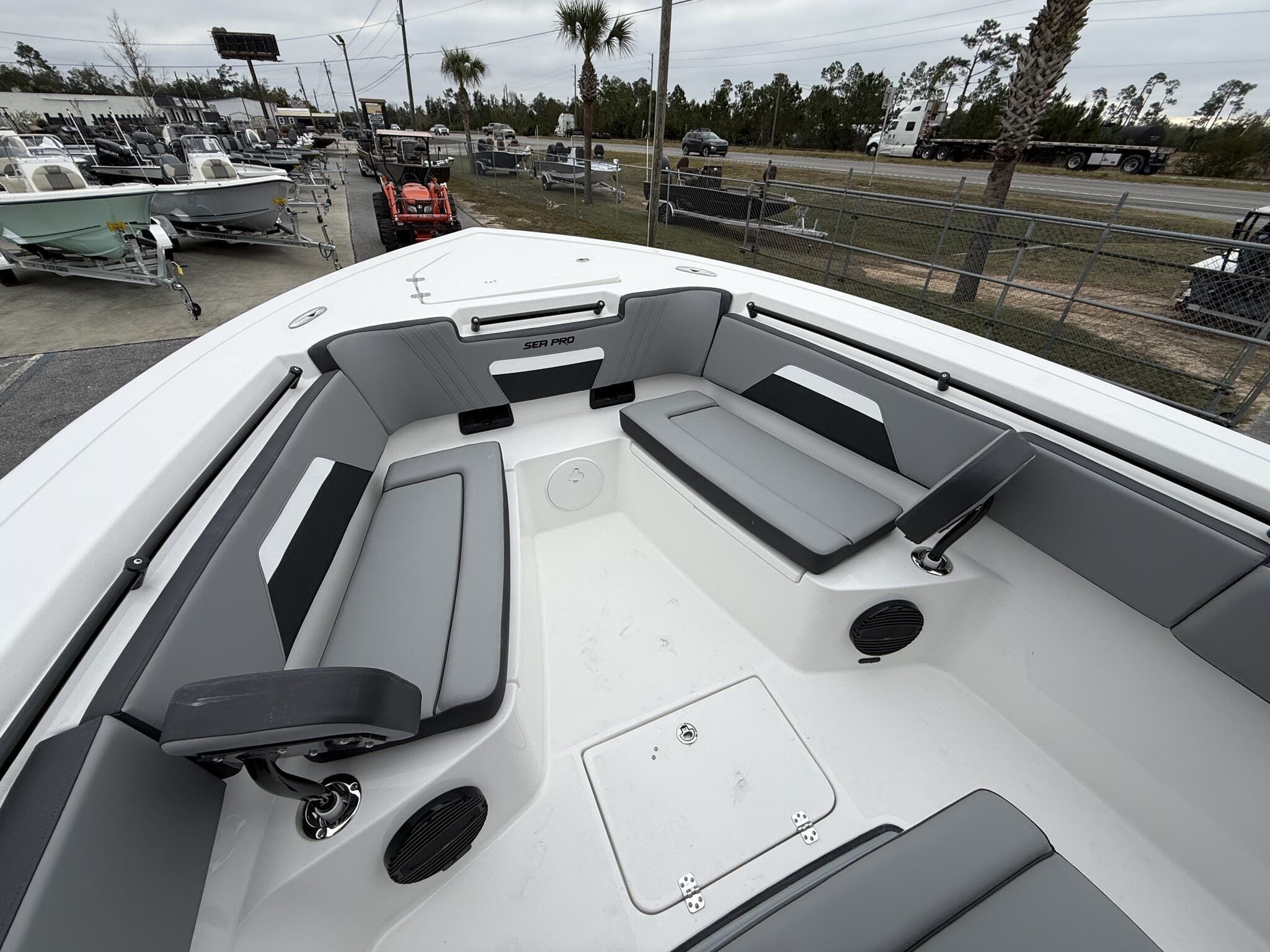 2026 Sea Pro 292 SEAKEEPER RIDE AND YAMAHA 300S - 10