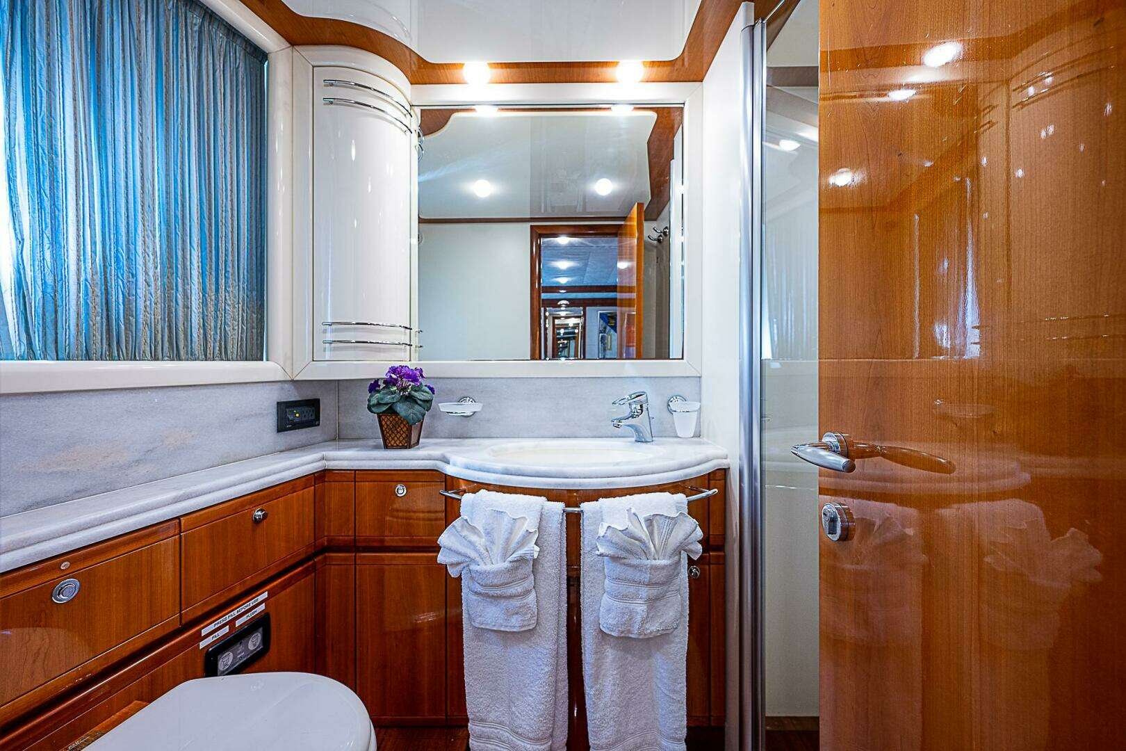 2006 Ferretti Yachts 830 - Image 90
