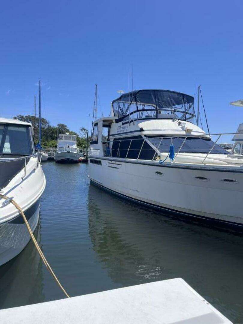 1990 Jefferson 43 Sundeck - Image 2