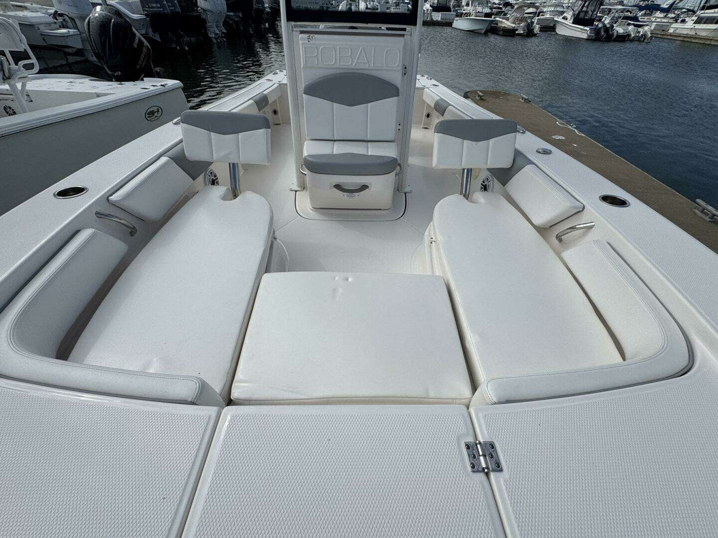 2021 Robalo 246 Cayman - Image 11
