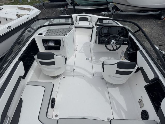 2025 Yamaha Boats 195S - 5