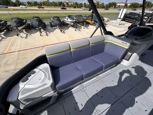 2026 Sea-Doo Switch Cruise Limited™ 21 - 300 hp - Double Bimini - 11