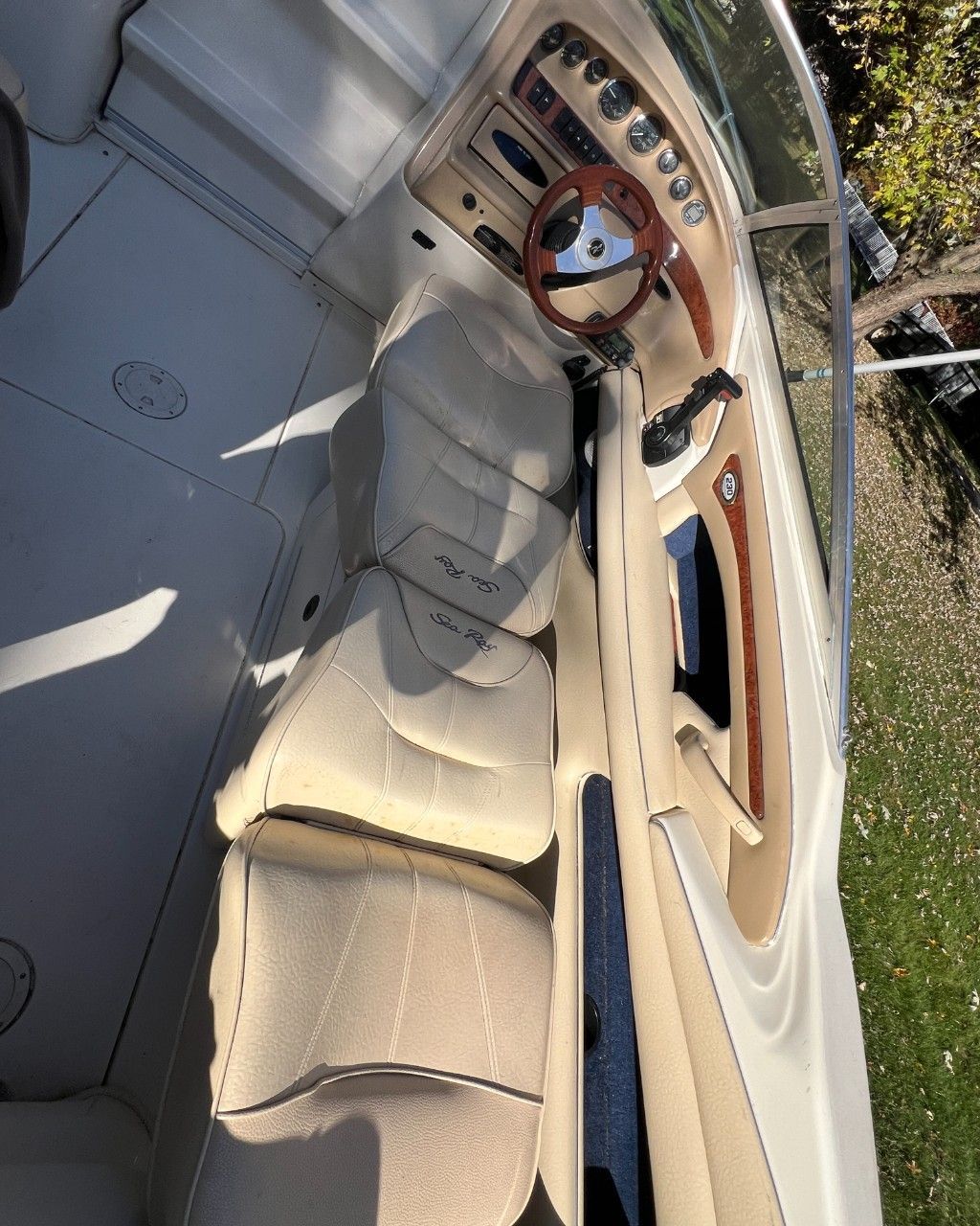 1999 Sea Ray 230 Overnighter - 82