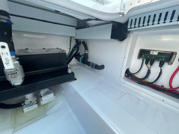 2026 Mag Bay 43 Center Console - 81