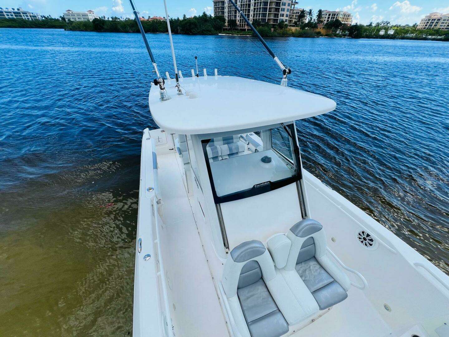 2012 Everglades 295 Center Console - Image 16