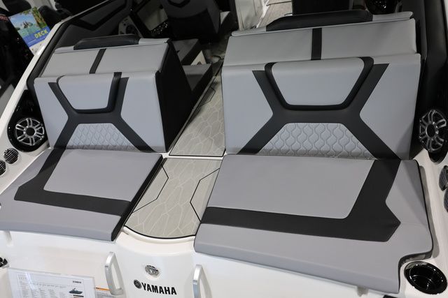 2026 Yamaha Boats 222 XE BOTH COLORS AVAILABLE - 6