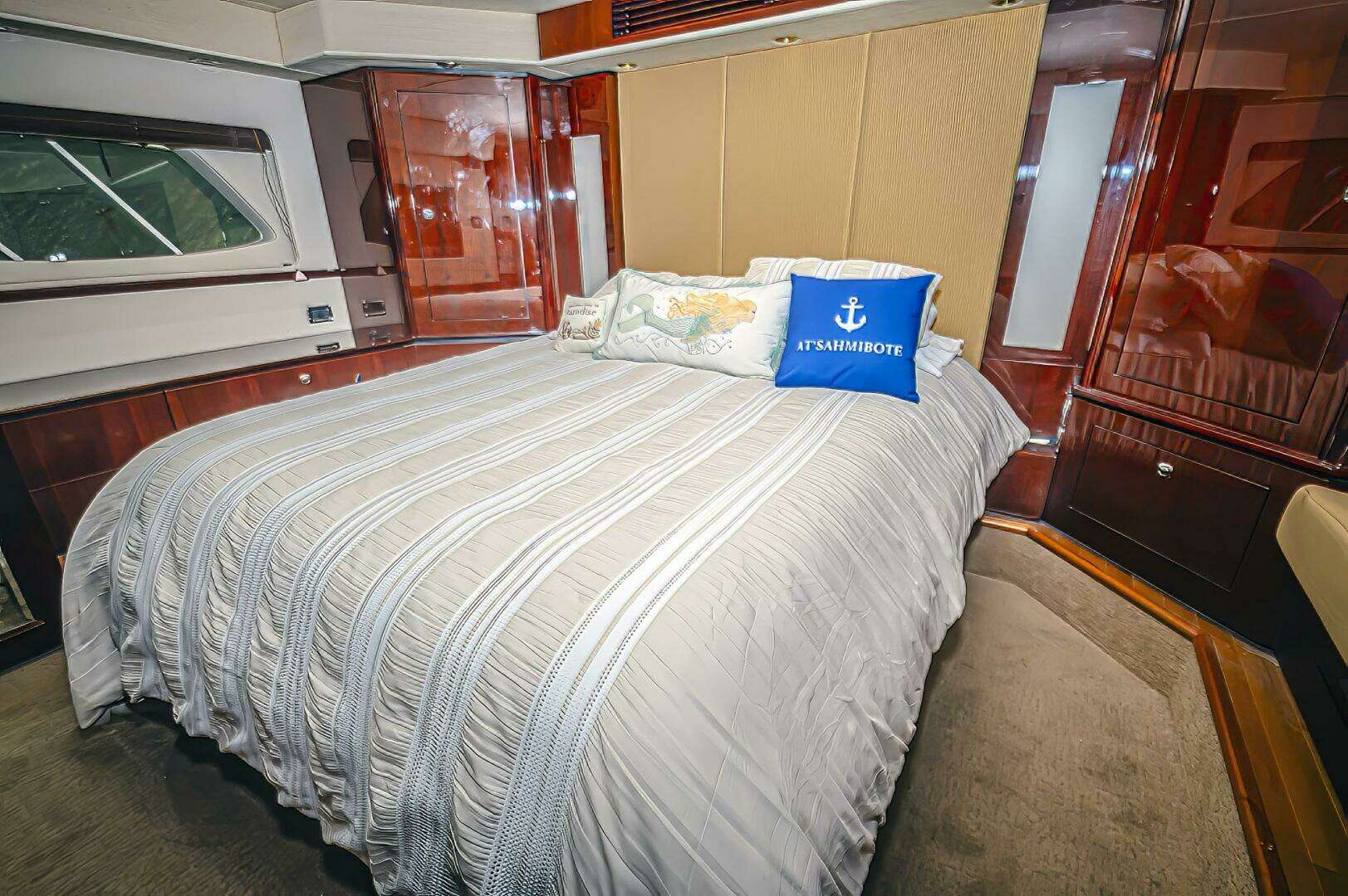 2011 Sea Ray 580 Sundancer - Image 13