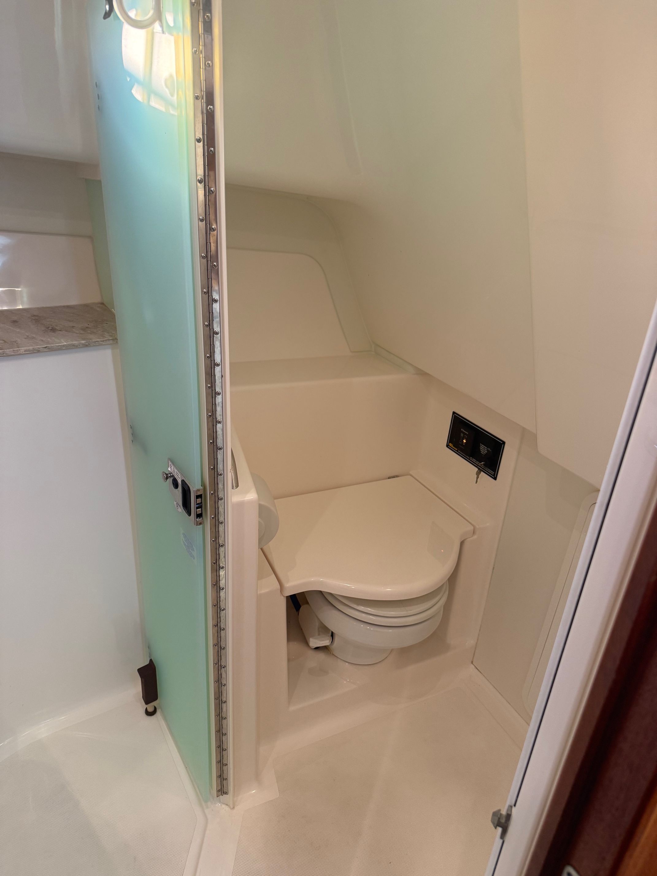 2017 Pursuit OS 385 Offshore - 8