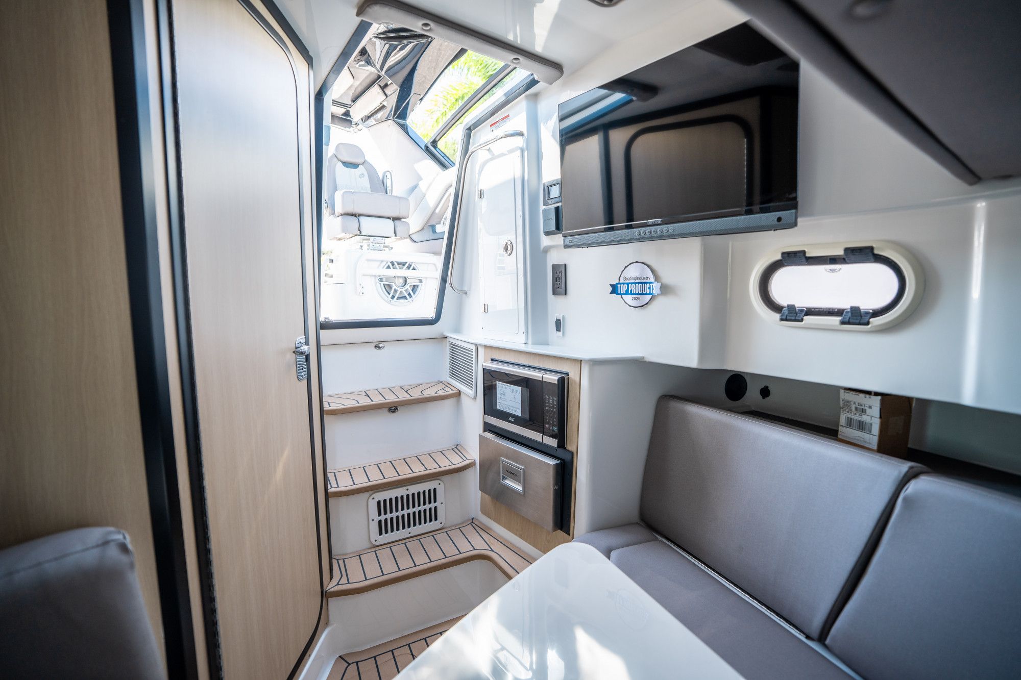2026 Hurricane SunDeck 3200 OB - 29