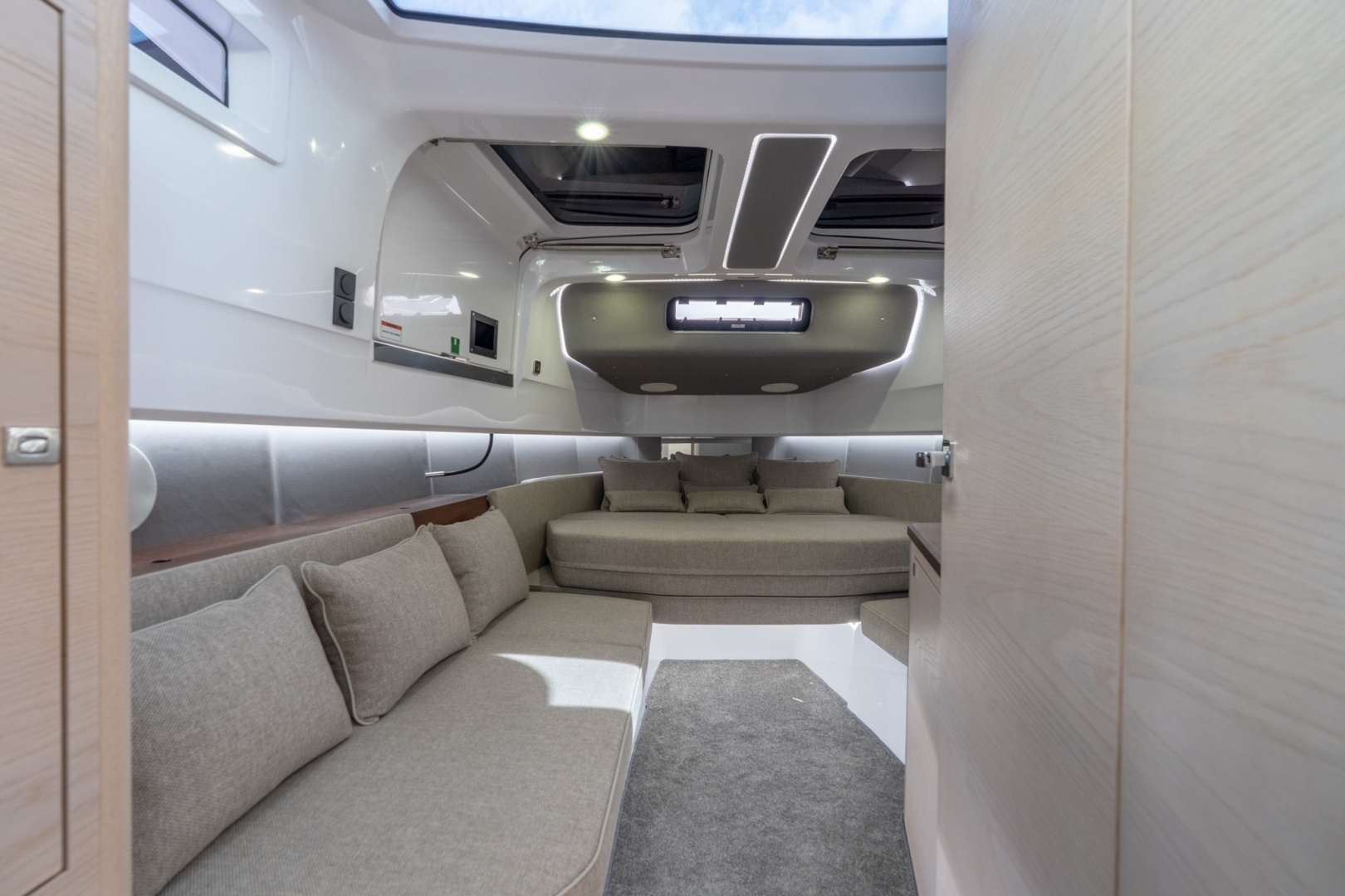 2024 Axopar 45 XC Cross Cabin - Image 25