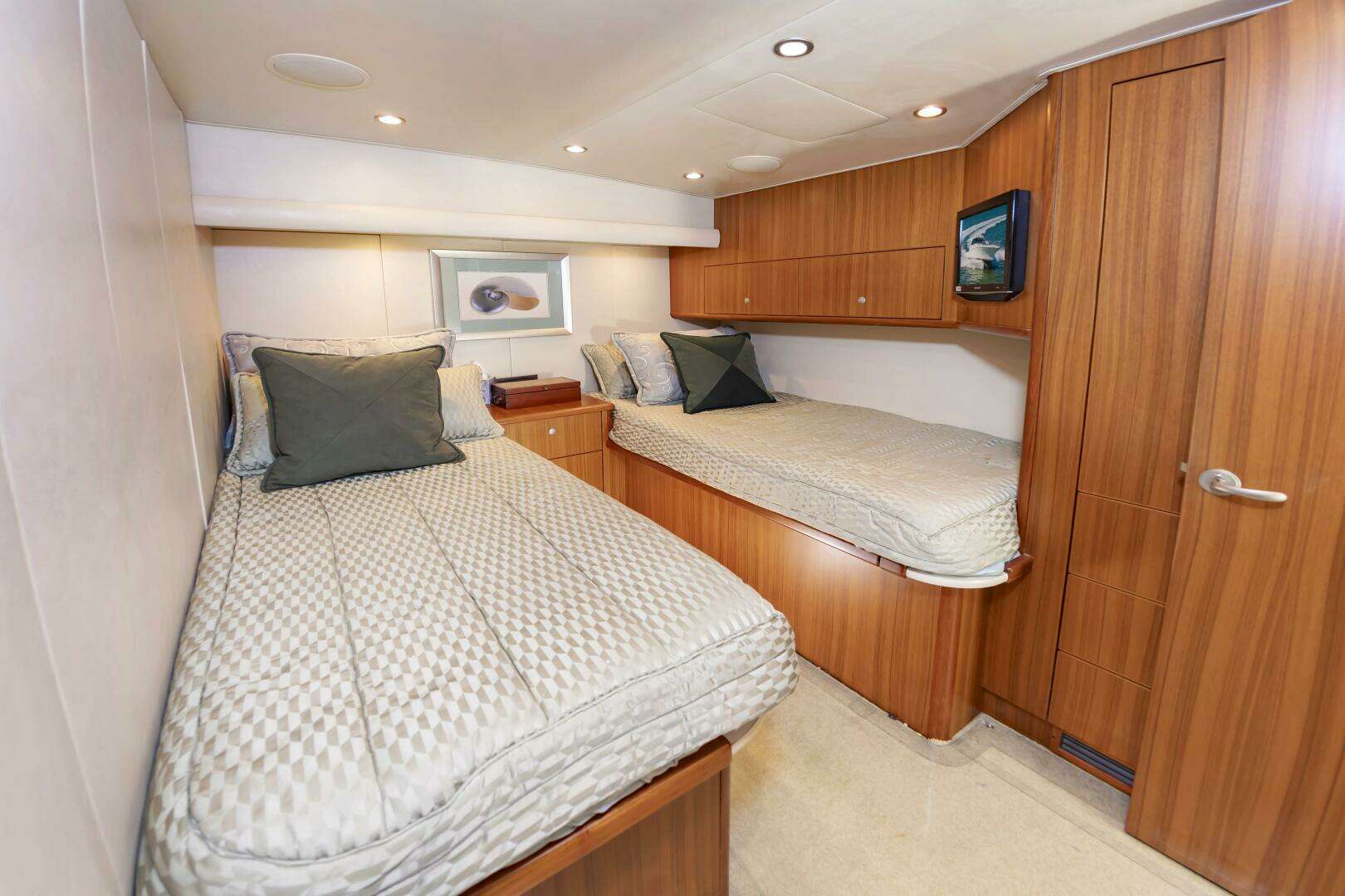 2010 Viking 52 Sport Coupe - Image 34