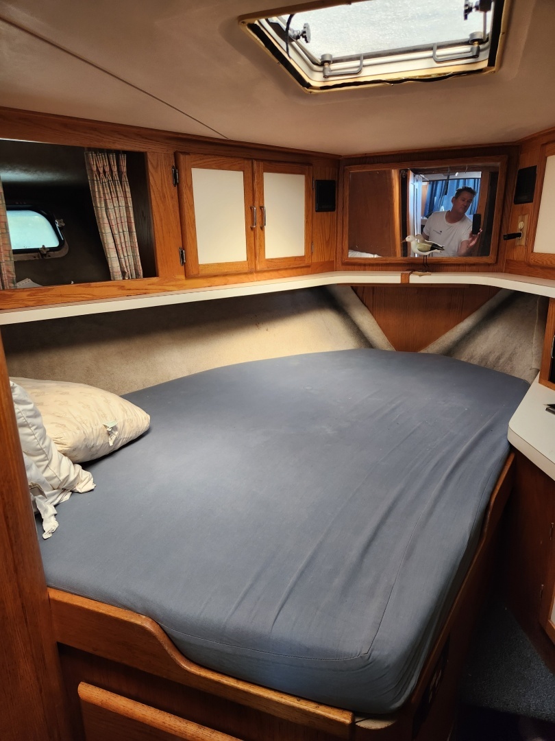 1987 Luhrs Convertible - Image 28