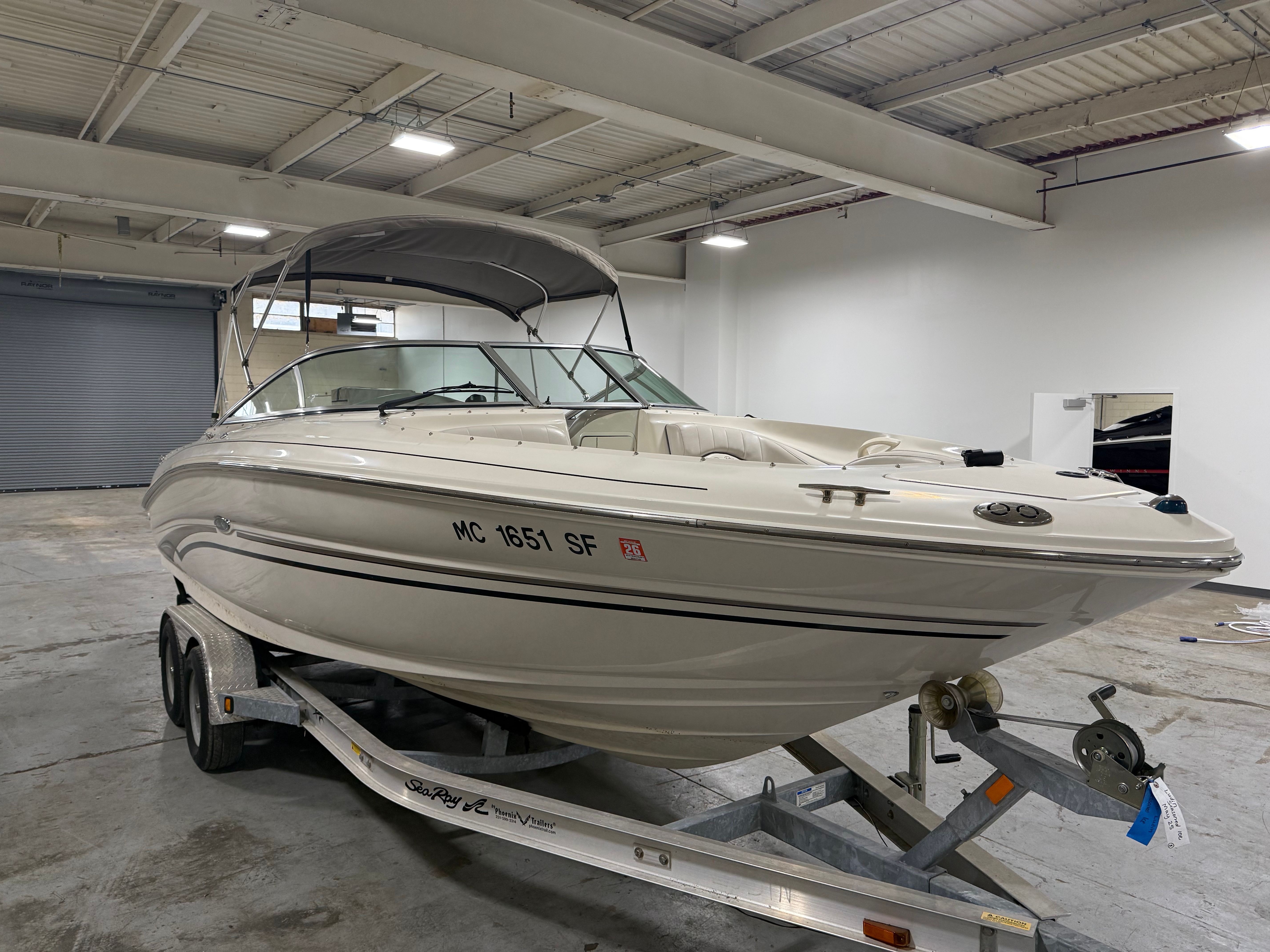 2003 Sea Ray 240 SIGNATURE boat on trailer in warehouse.