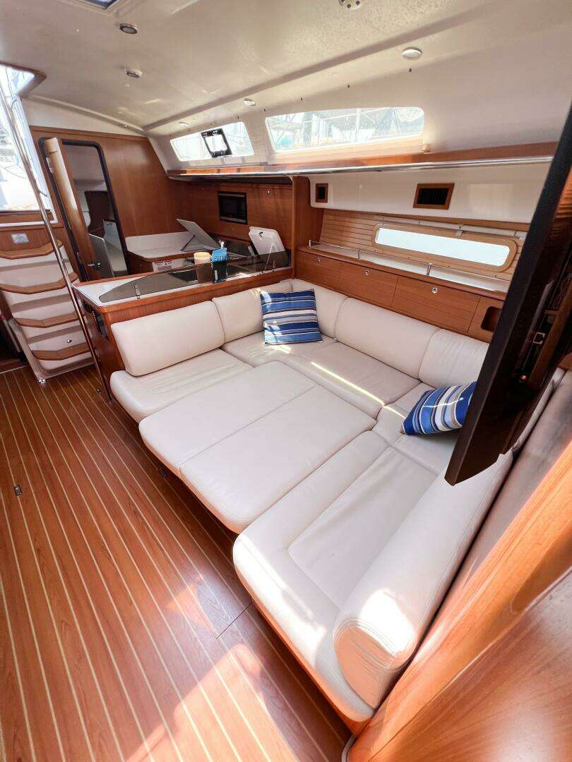 2019 Catalina 425 - Image 43