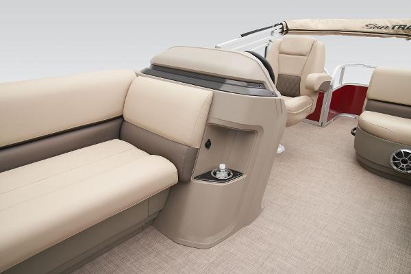 2025 Sun Tracker Party Barge 18 DLX - 15