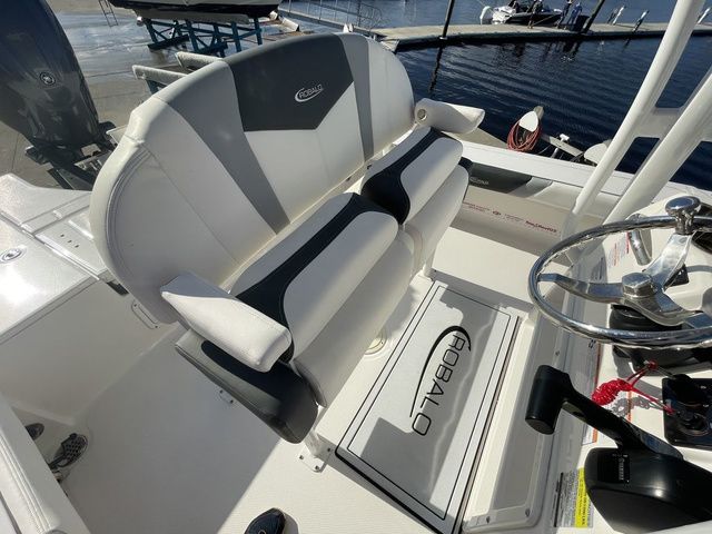 2024 Robalo 226 Cayman - 12
