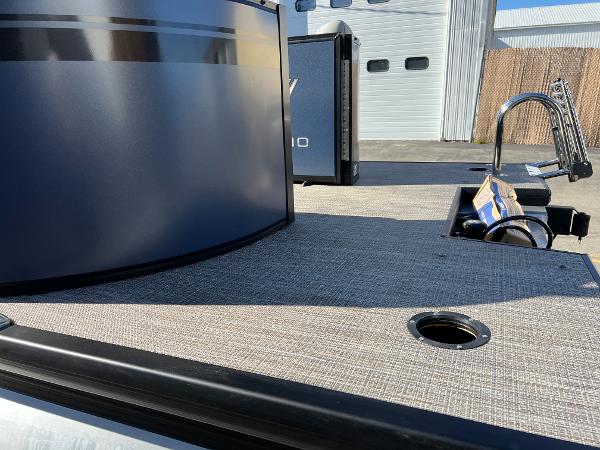 The image shows the deck of a 2023 Viaggio Lago 22U Tri Toon.