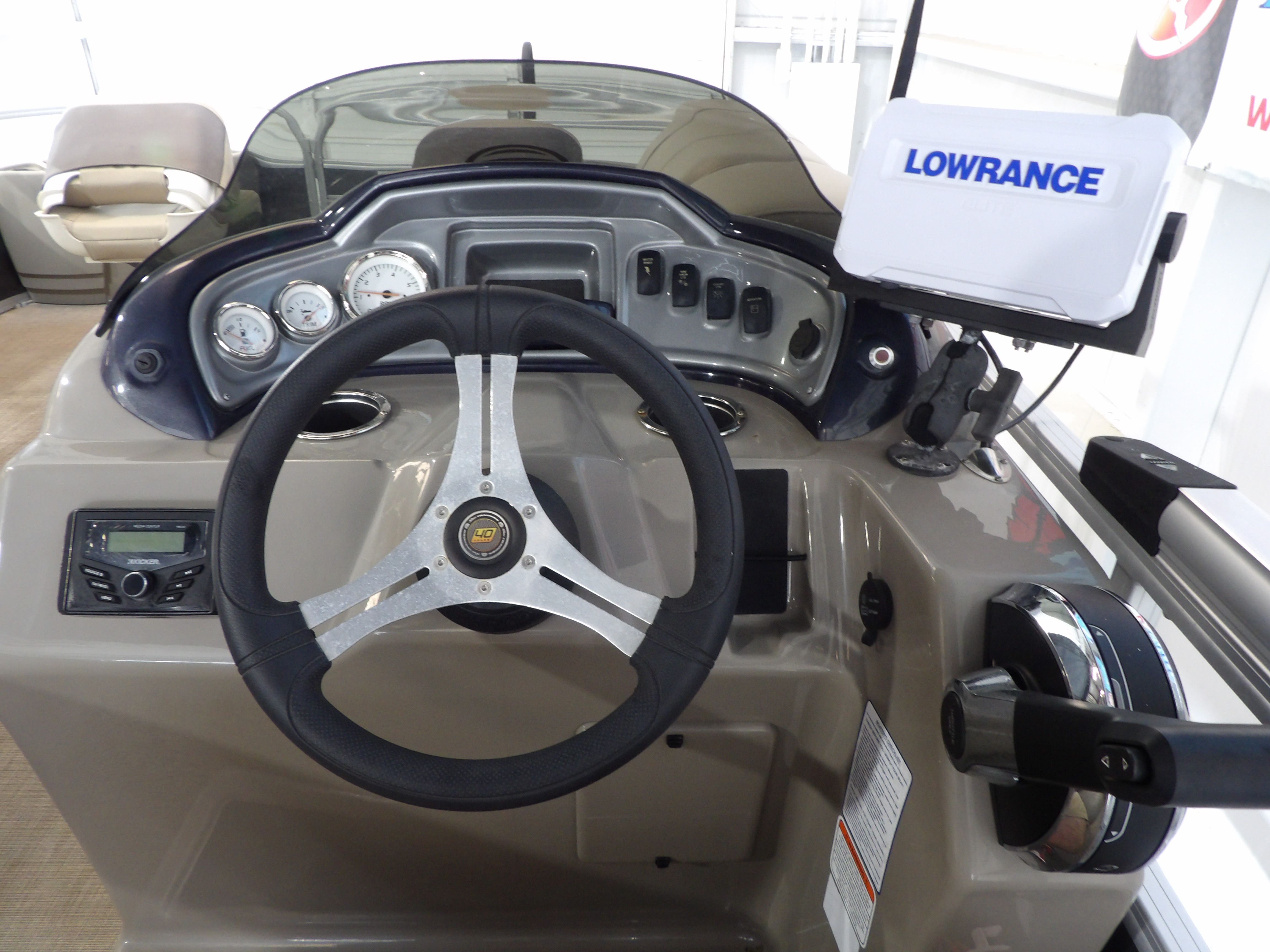 2023 Sun Tracker FB20DLX - 17