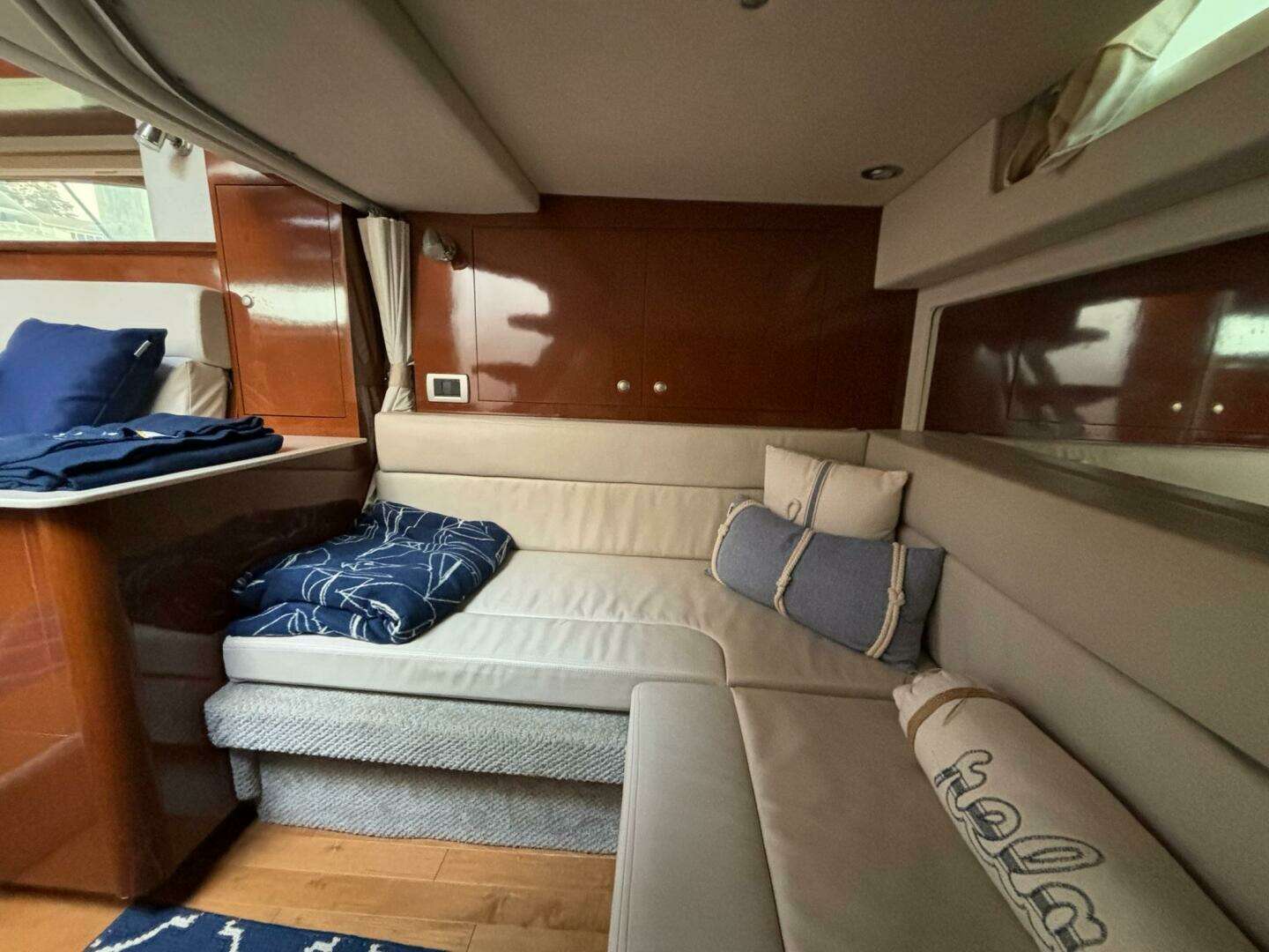 2009 Sea Ray SUNDANCER 350 - Image 38