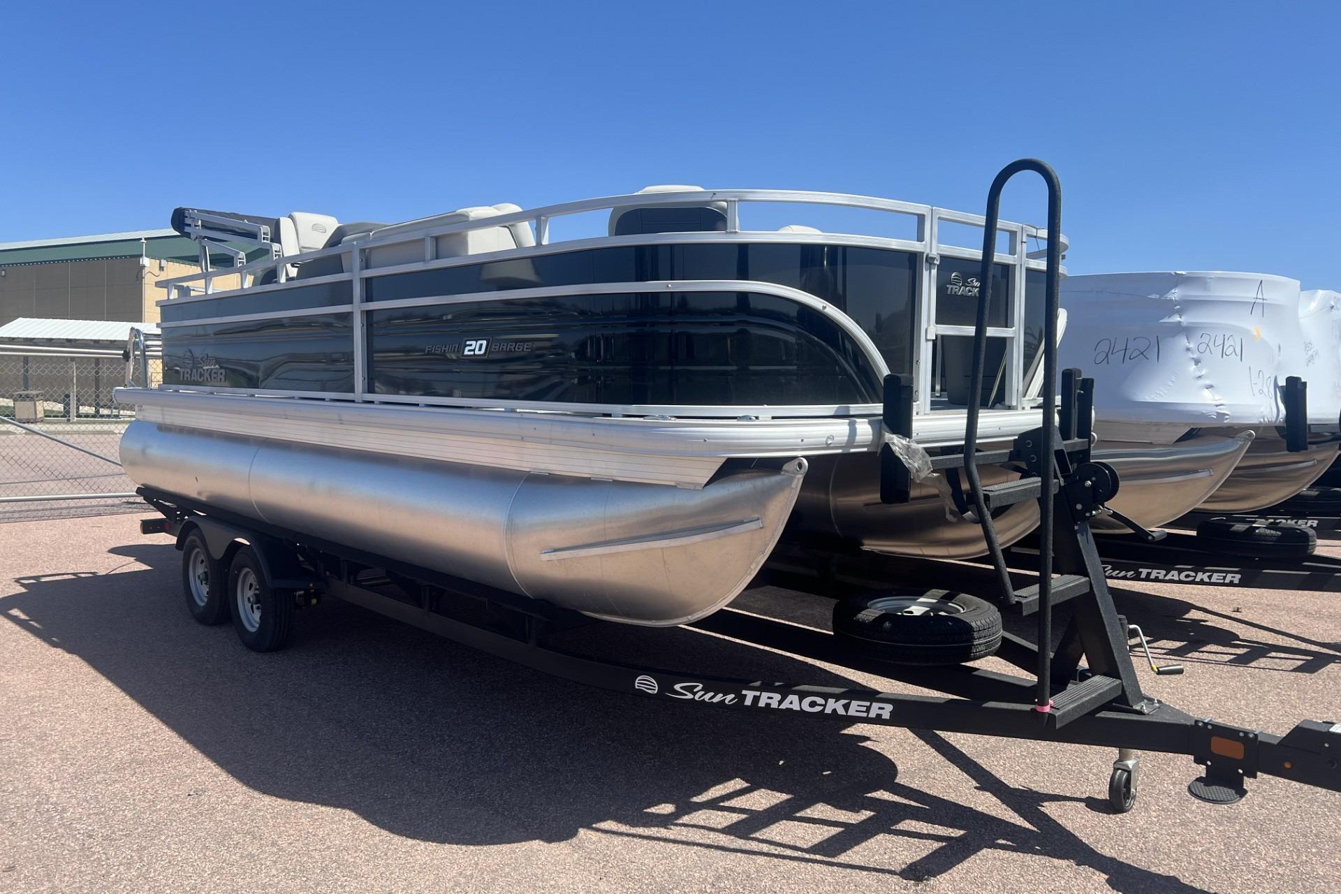 2026 Sun Tracker Fishin' Barge 20 DLX
