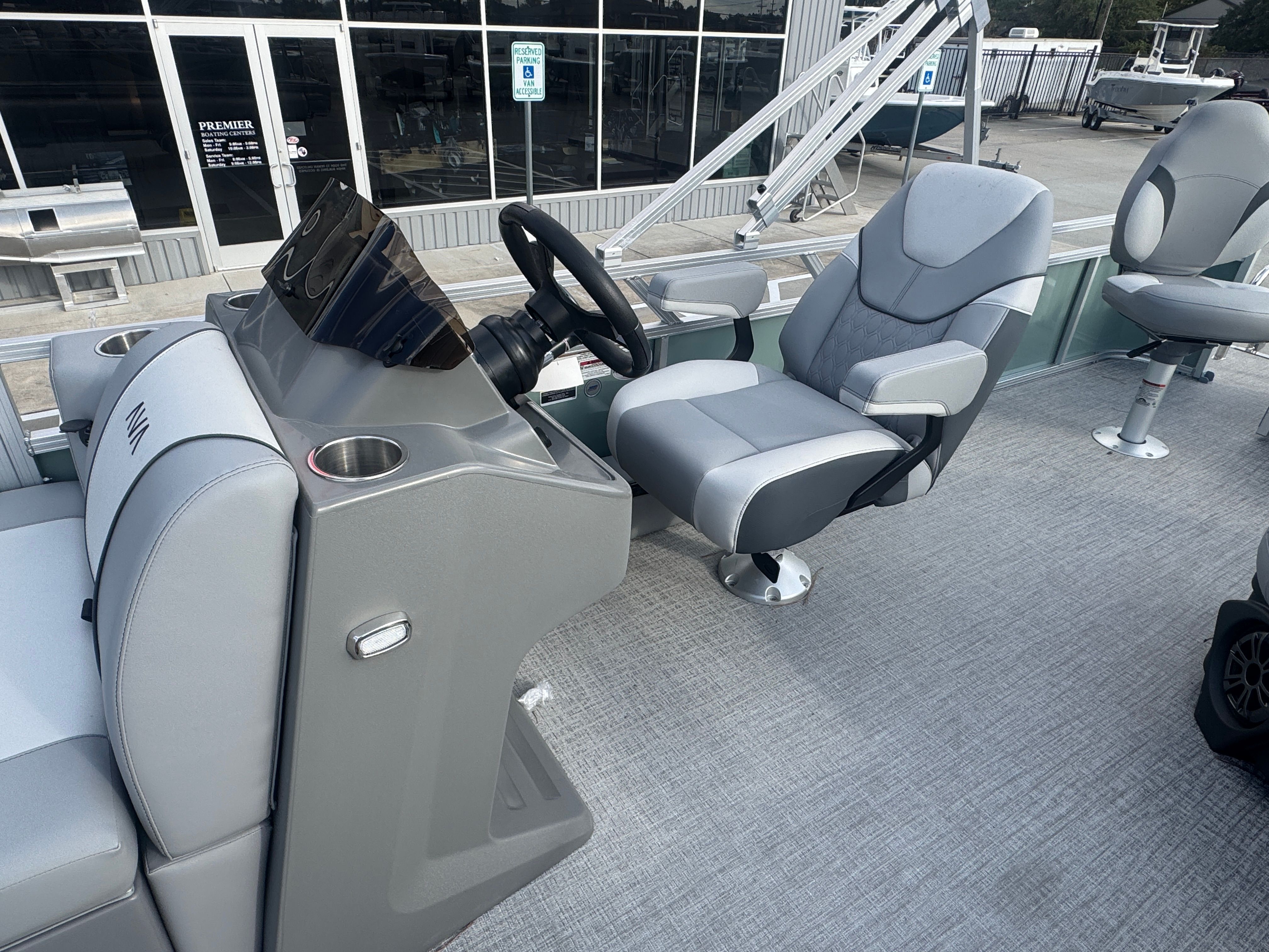 2026 Avalon Venture 85 Quad Fish - 21' - 15