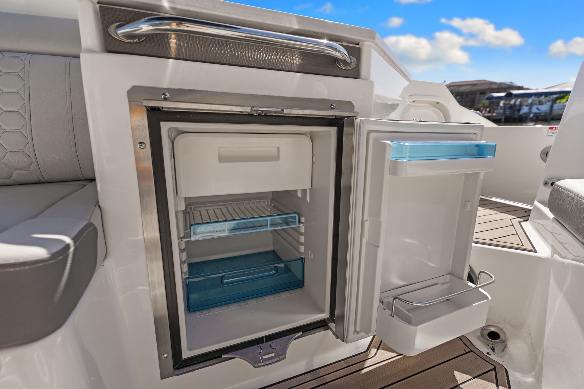 2023 Sea Ray SDX 290 Outboard - 39