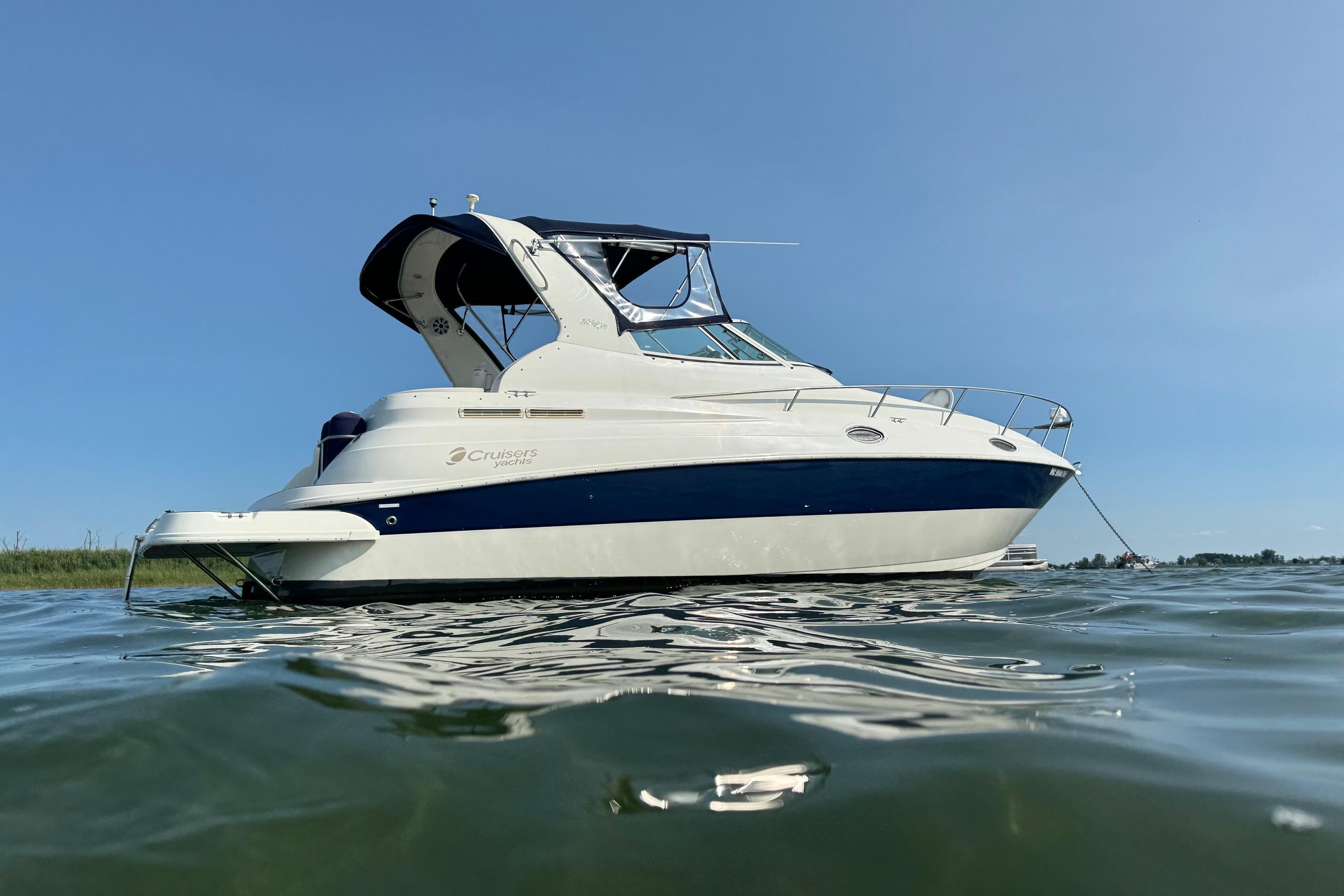2004 Cruisers Yachts 280 CXi Express