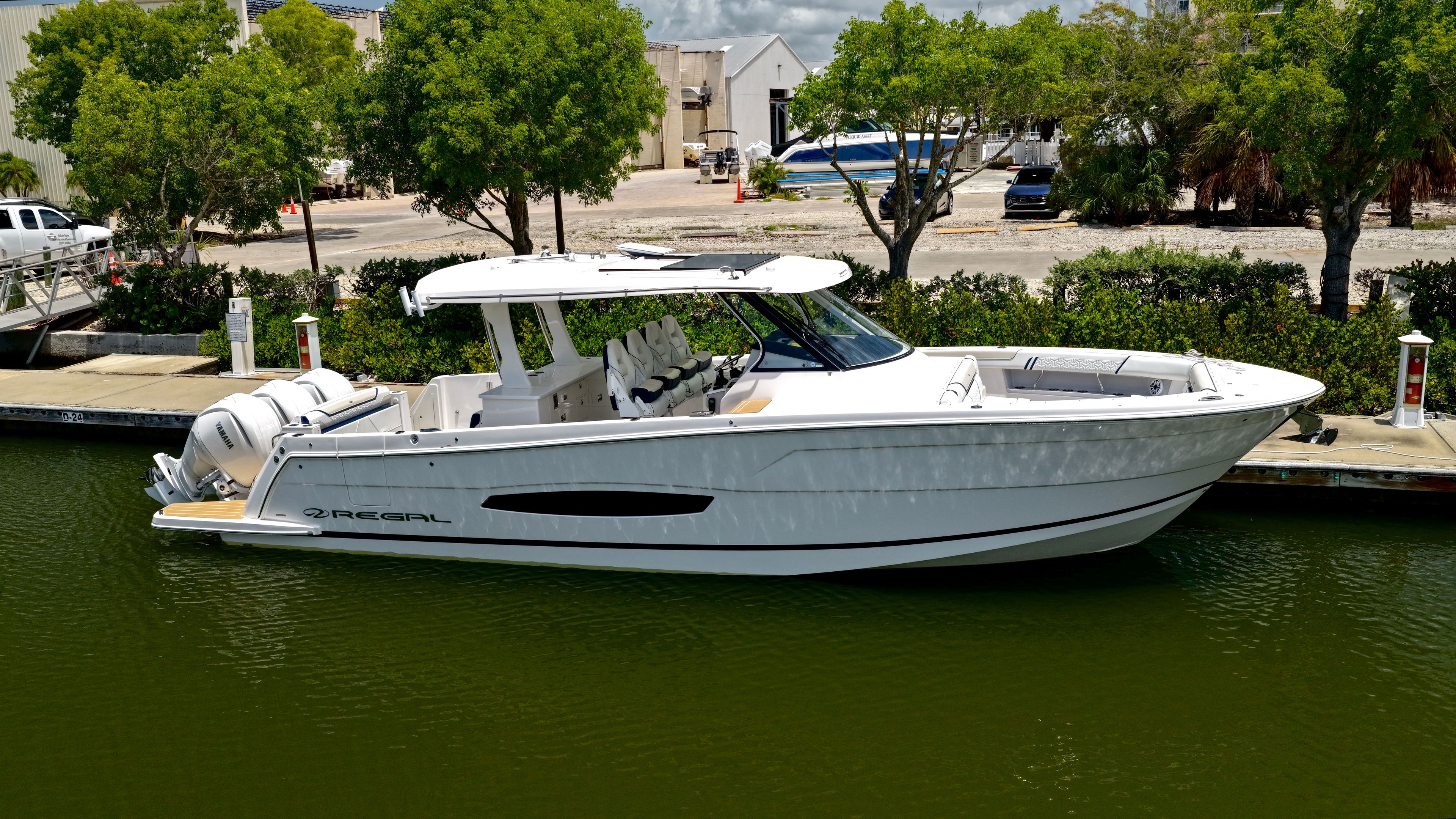 2026 Regal 38 SAV