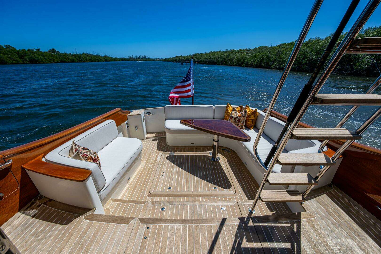 2021 Hinckley Talaria 55 Flybridge MKII - Image 7