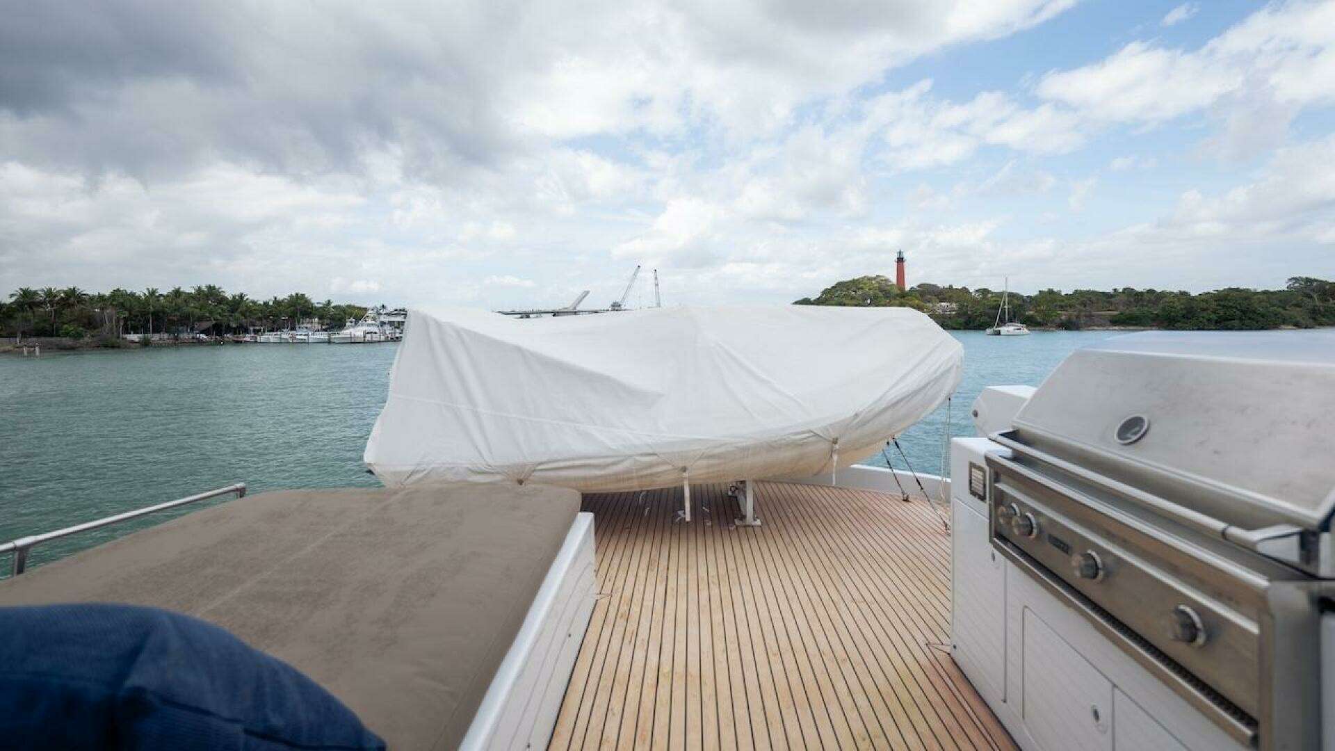 1998 Hatteras Sport Deck - Image 23