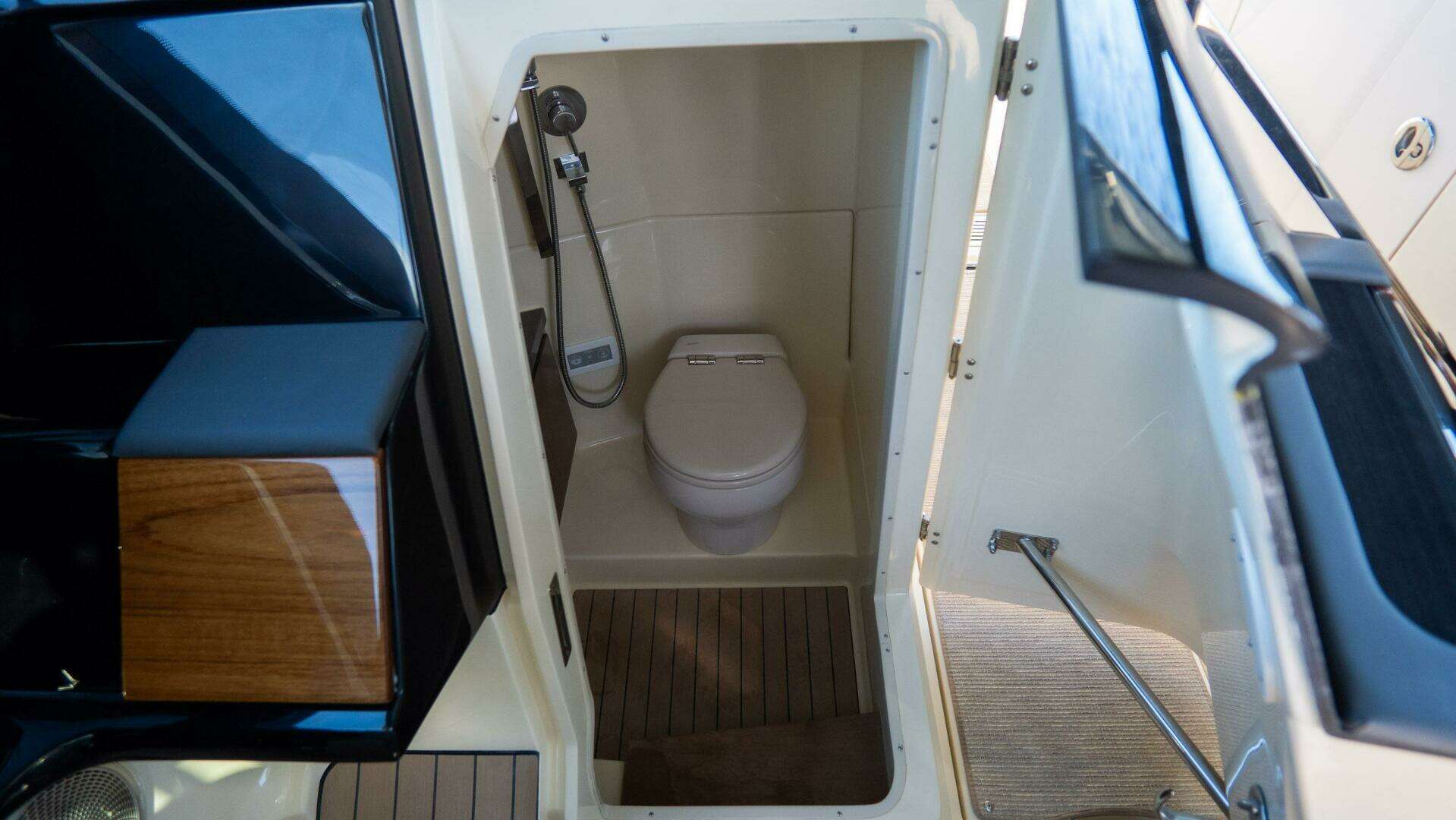 2026 Chris-Craft Calypso - Image 20