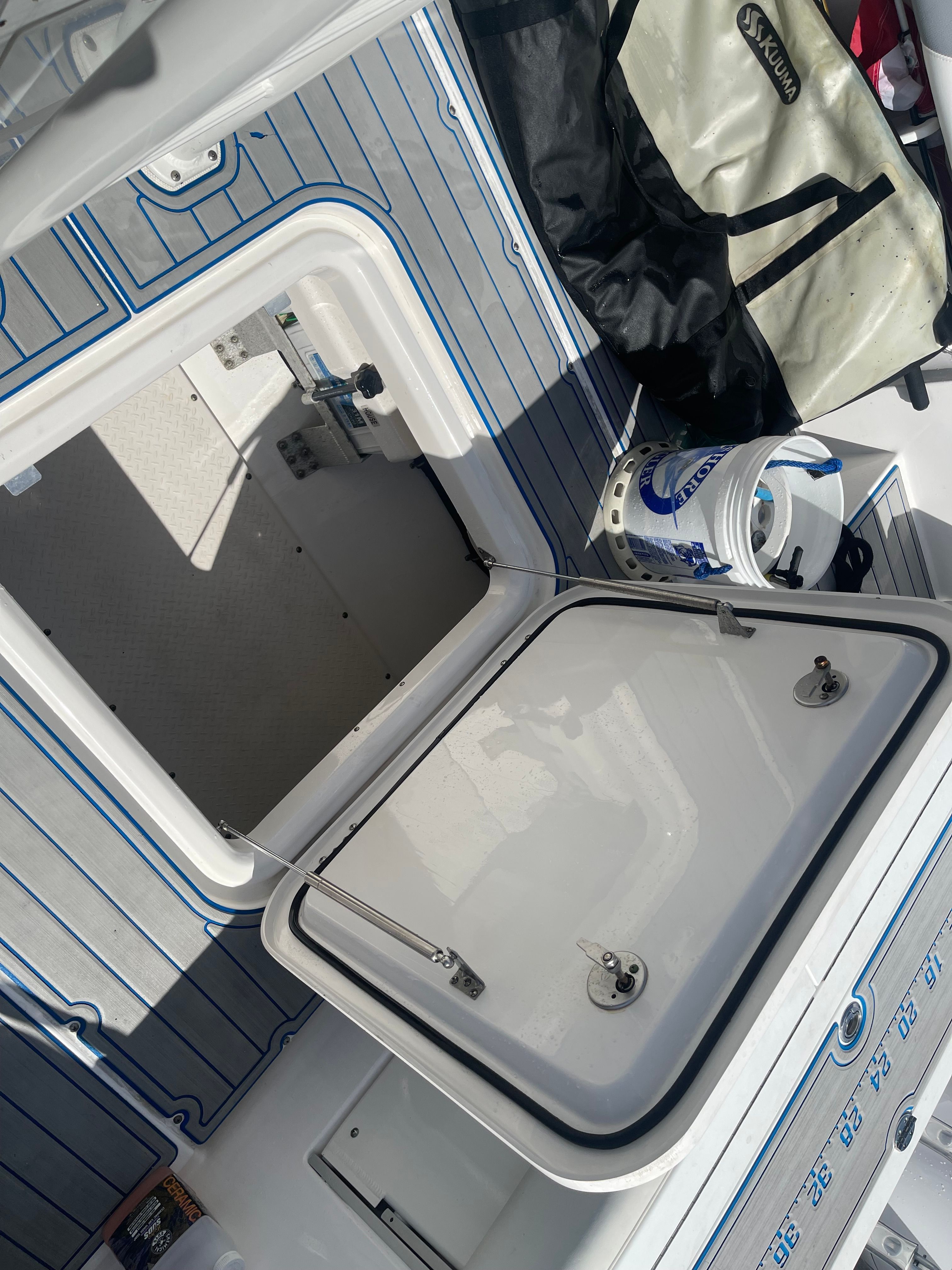 2017 Everglades 325 Center Console - 59