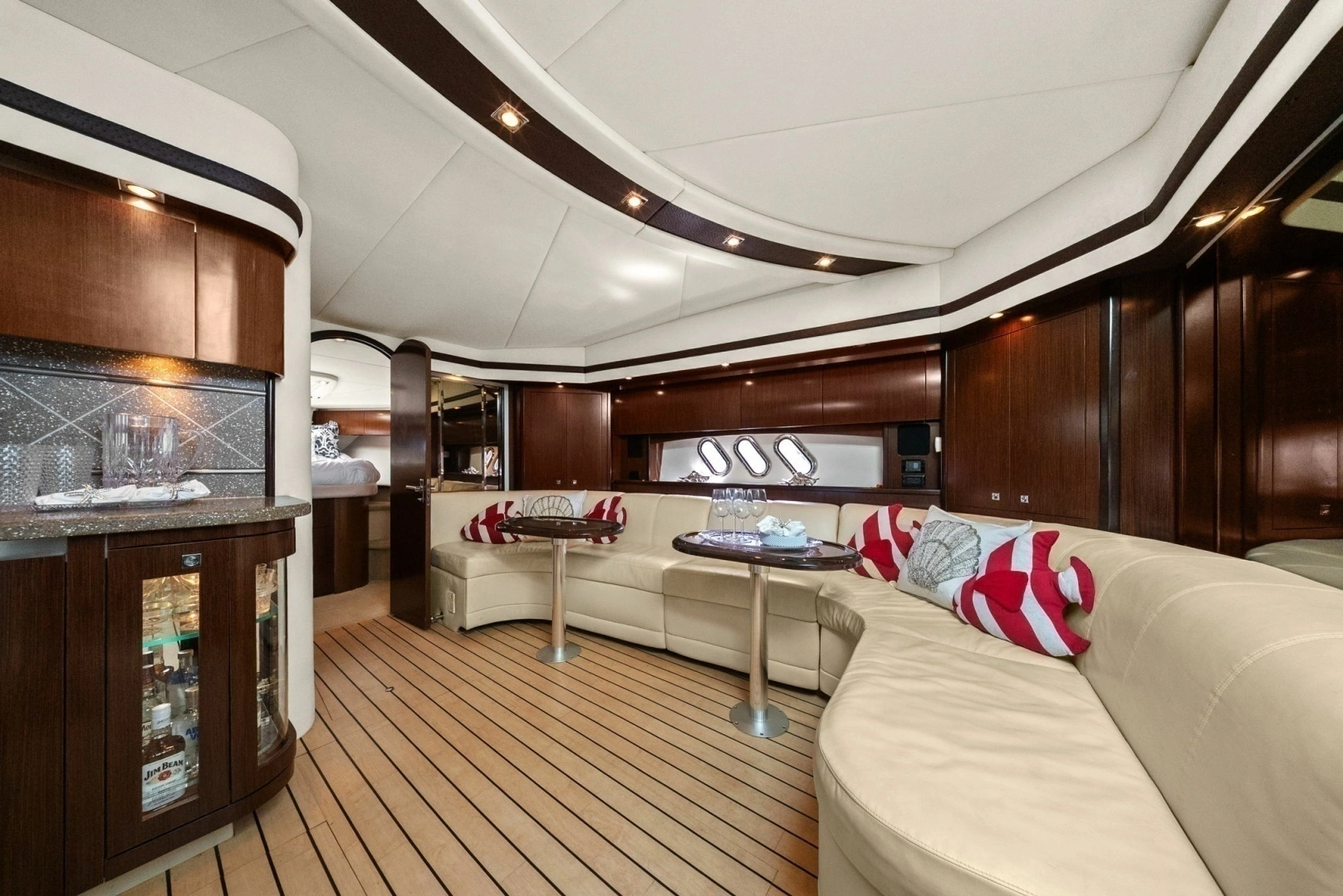 2012 Cruisers Yachts 540 Coupe - Image 18
