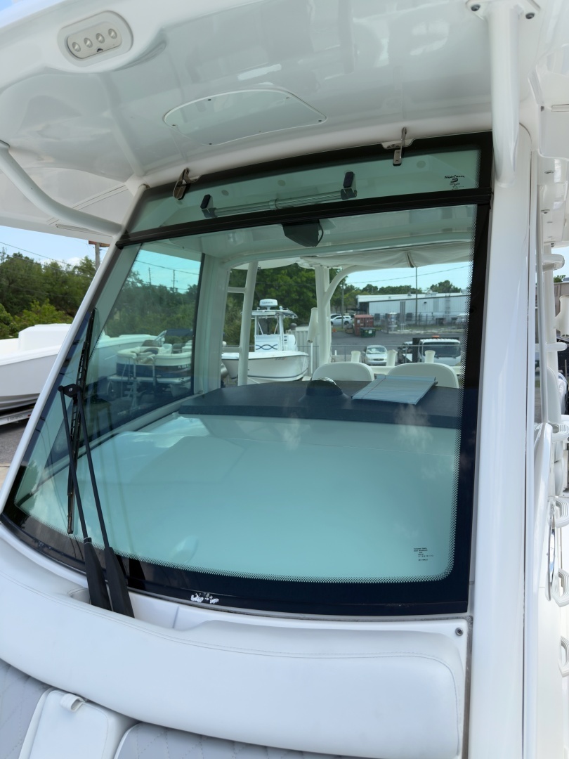 2016 Boston Whaler 350 Outrage - Image 23