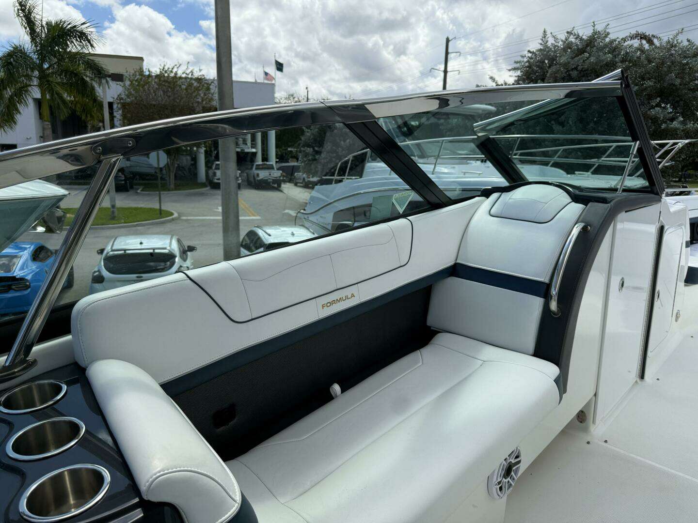 2021 Formula 350 Crossover Bowrider OB - Image 23