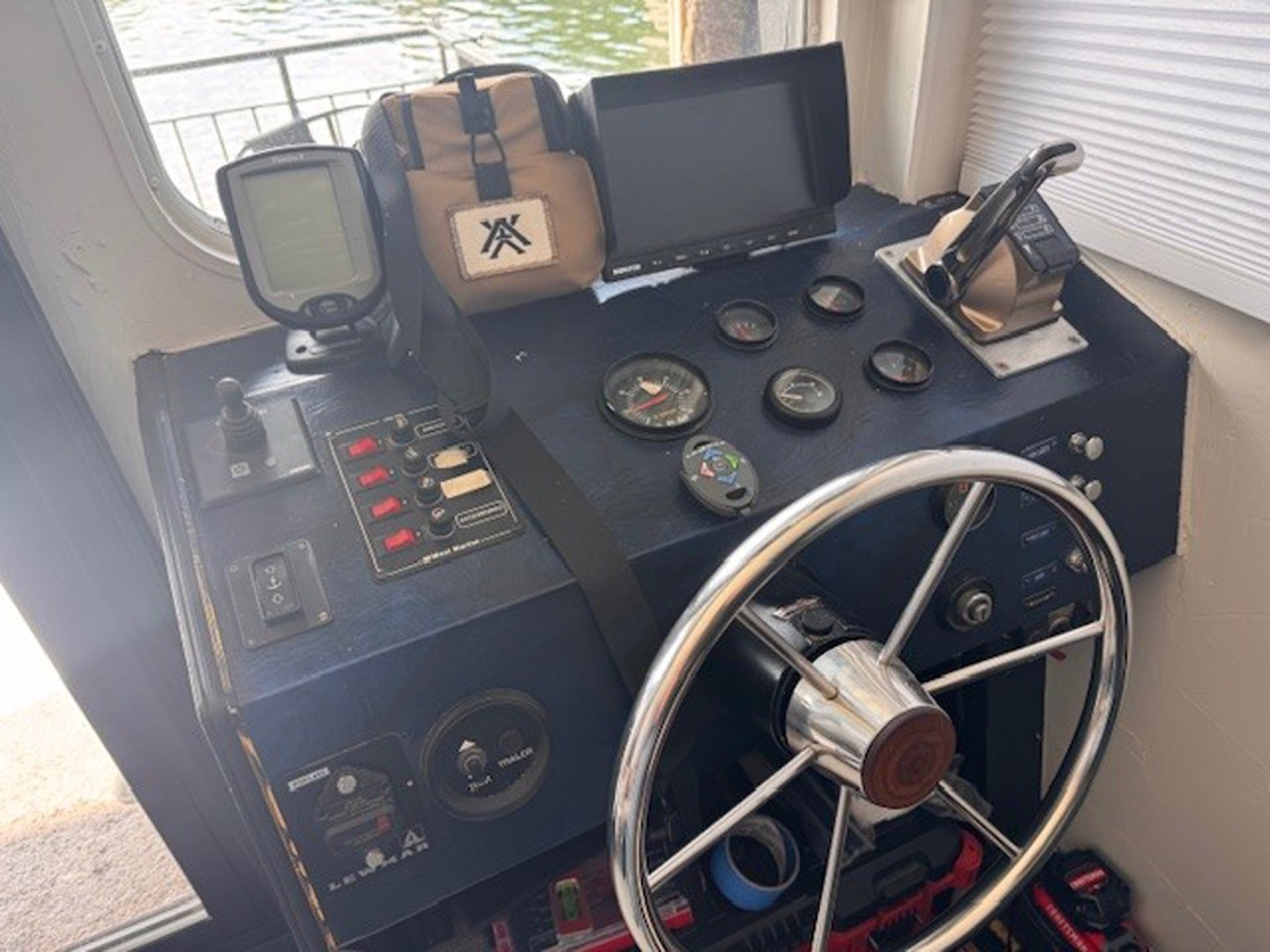 1985 Three Buoys Houseboat - Image 13