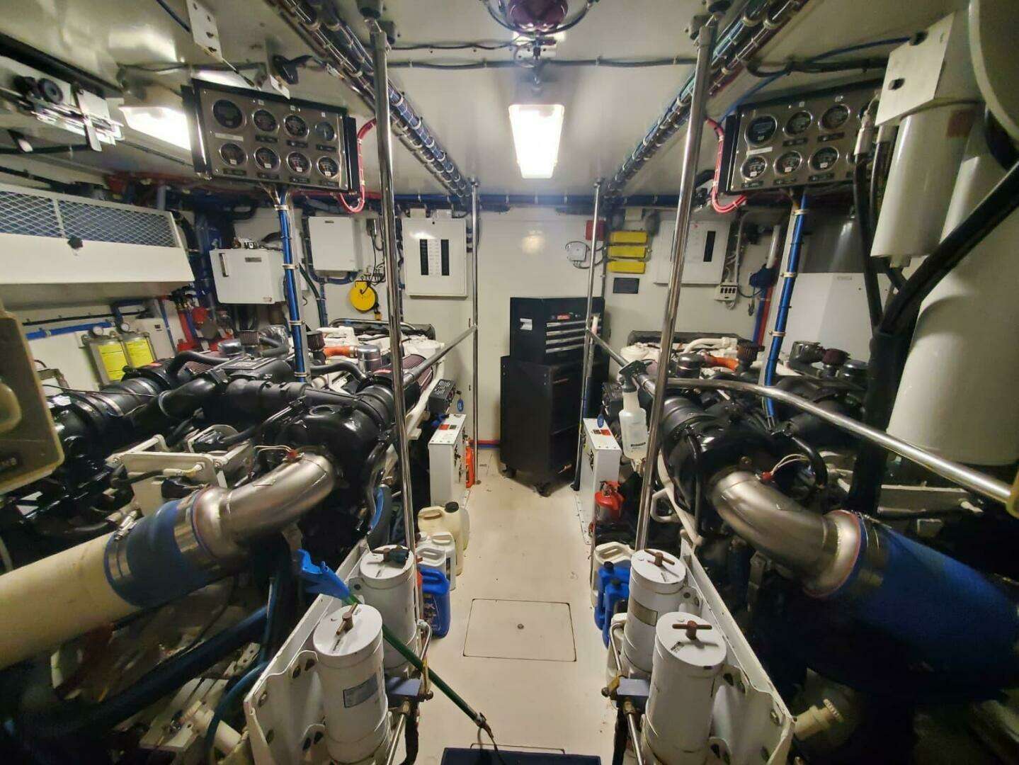 2000 Hatteras 75 Sport Deck - Image 24