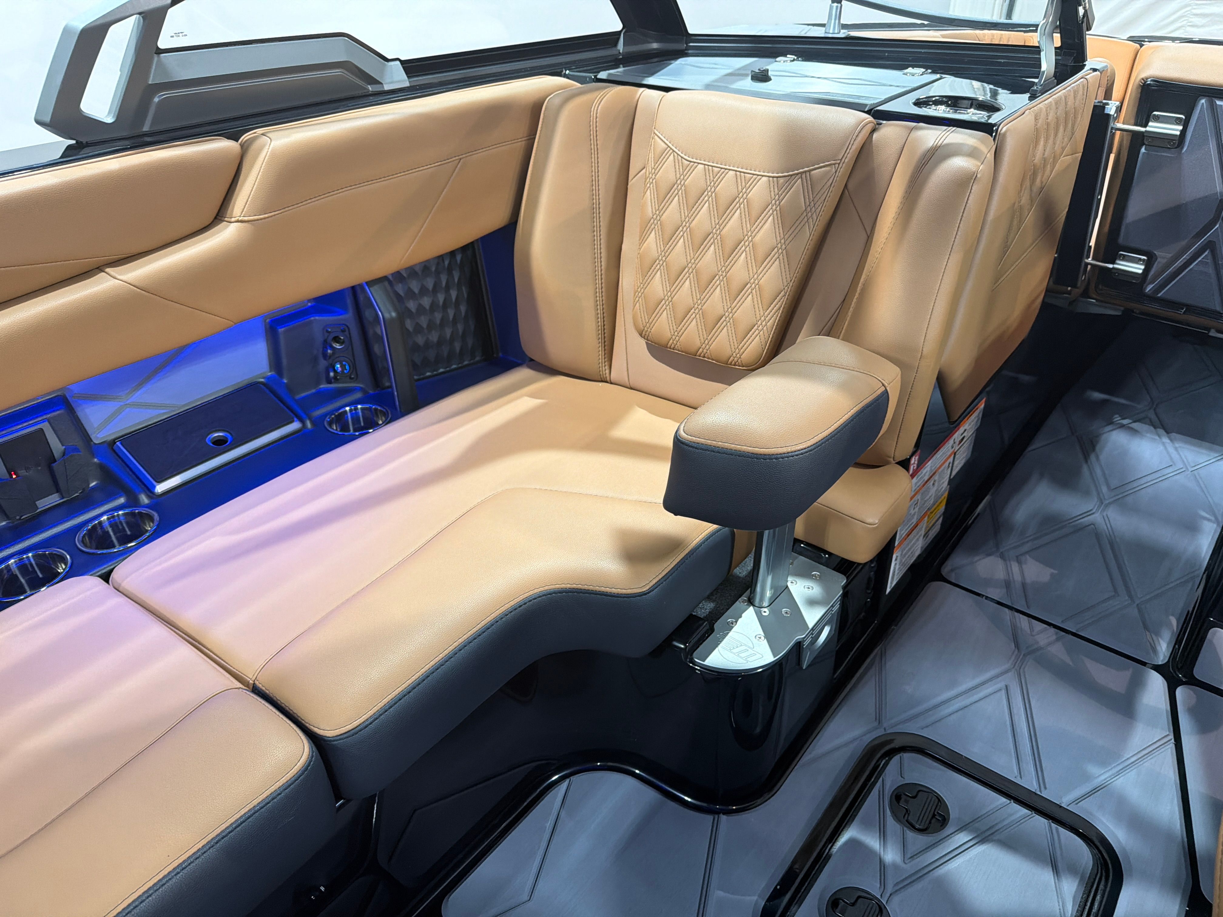 2026 Malibu M242 - 13