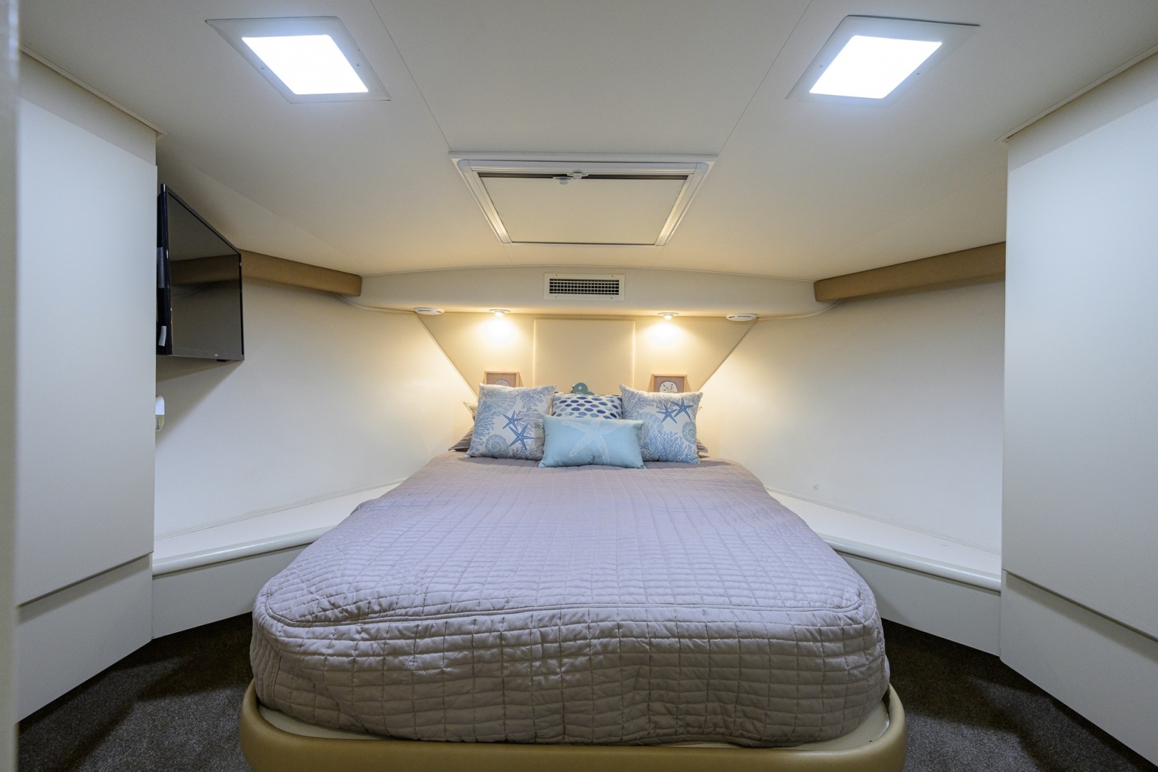 1992 Hatteras 46 Convertible - Image 25