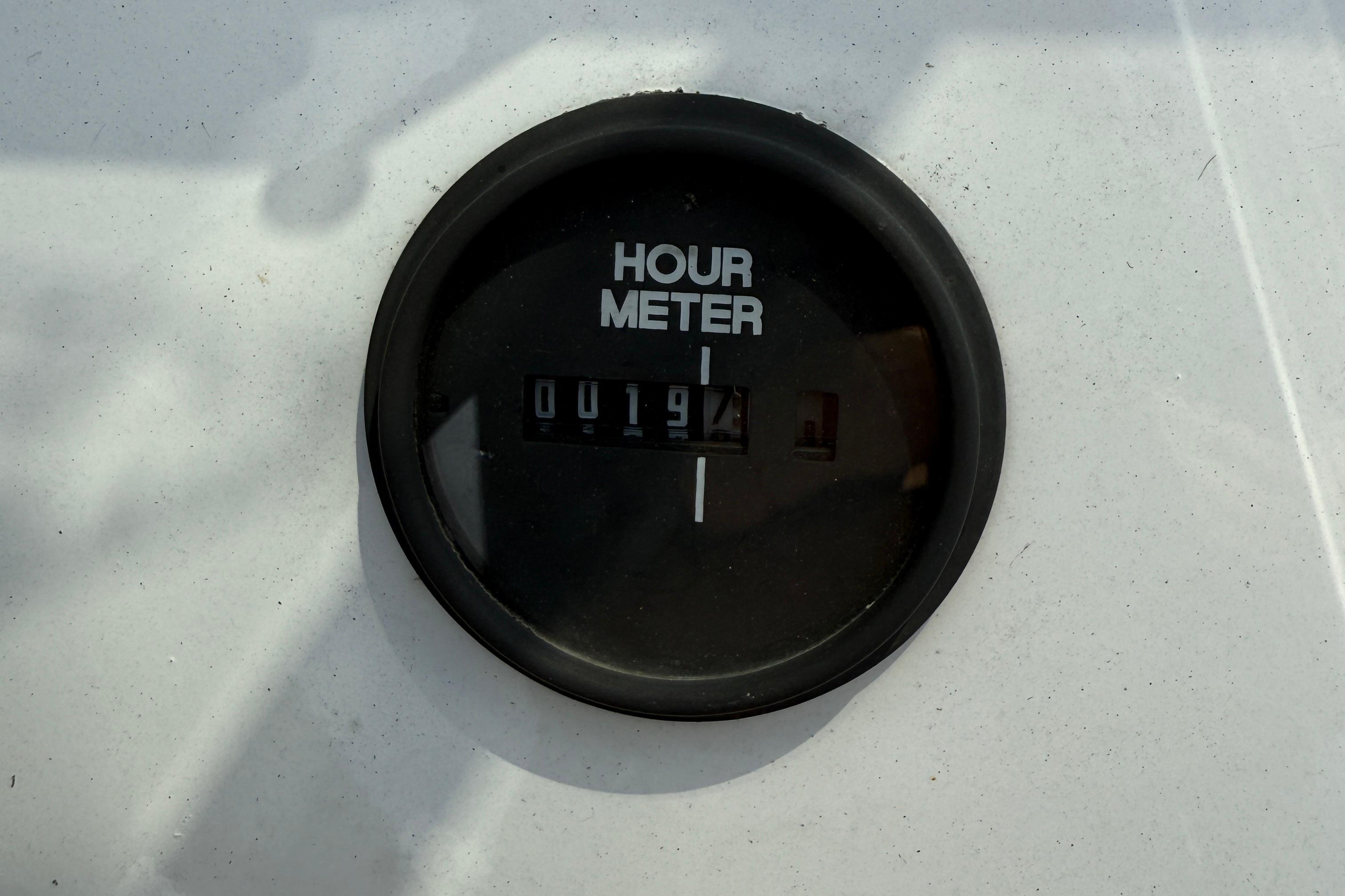 Hour meter displaying 192 hours on 2024 Alweld 2070cc boat.