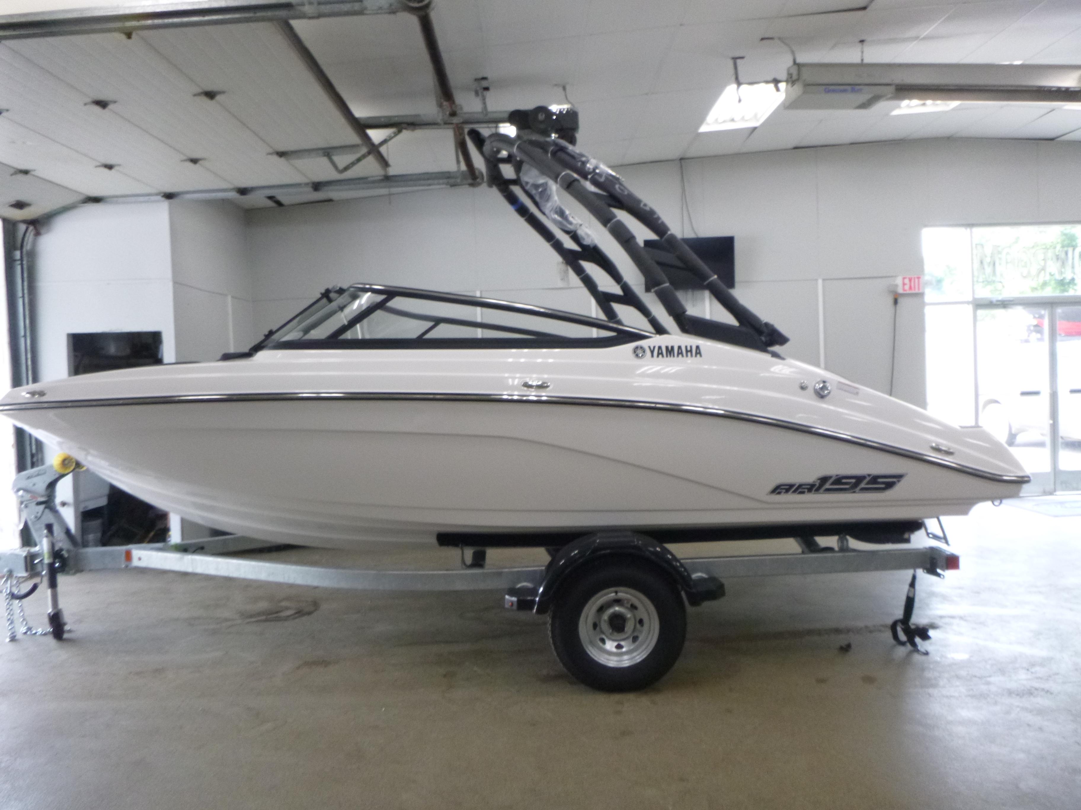 2025 Yamaha Boats AR195