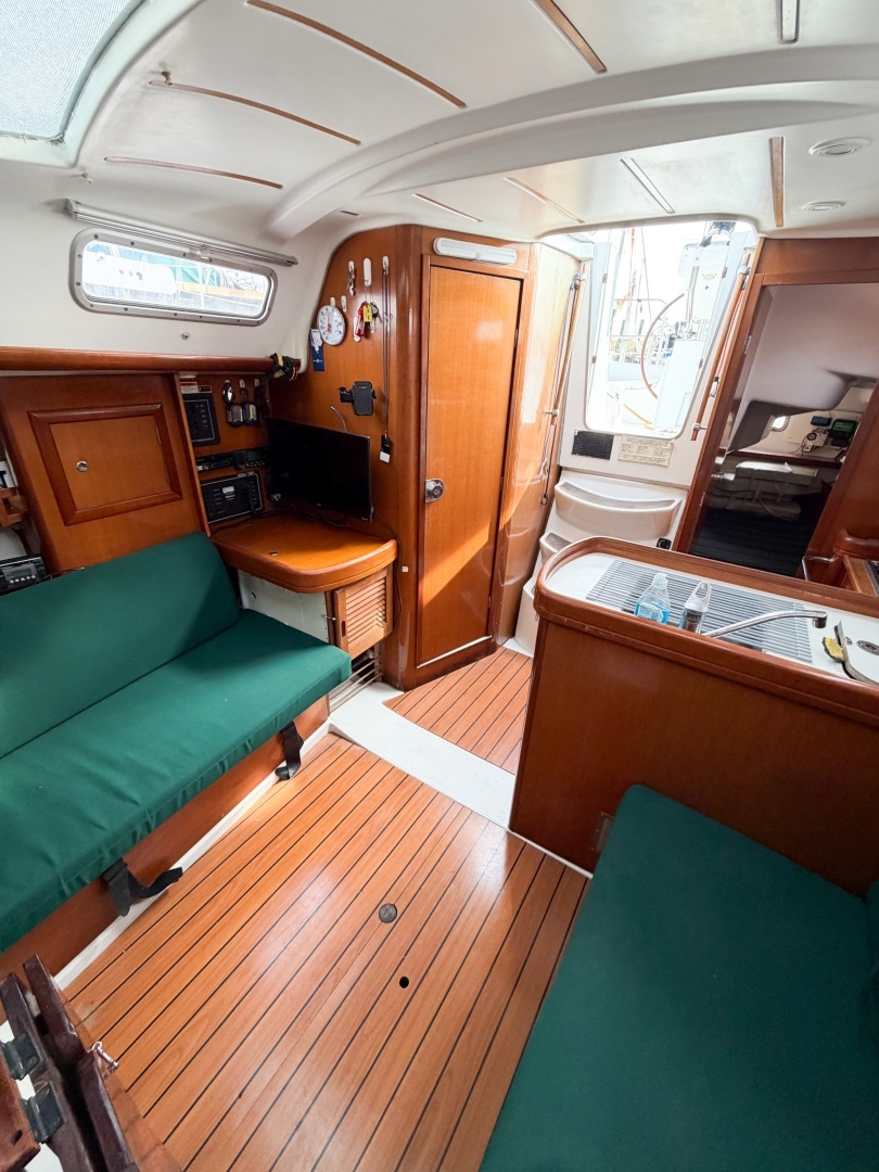 2007 Beneteau 323 - Image 27