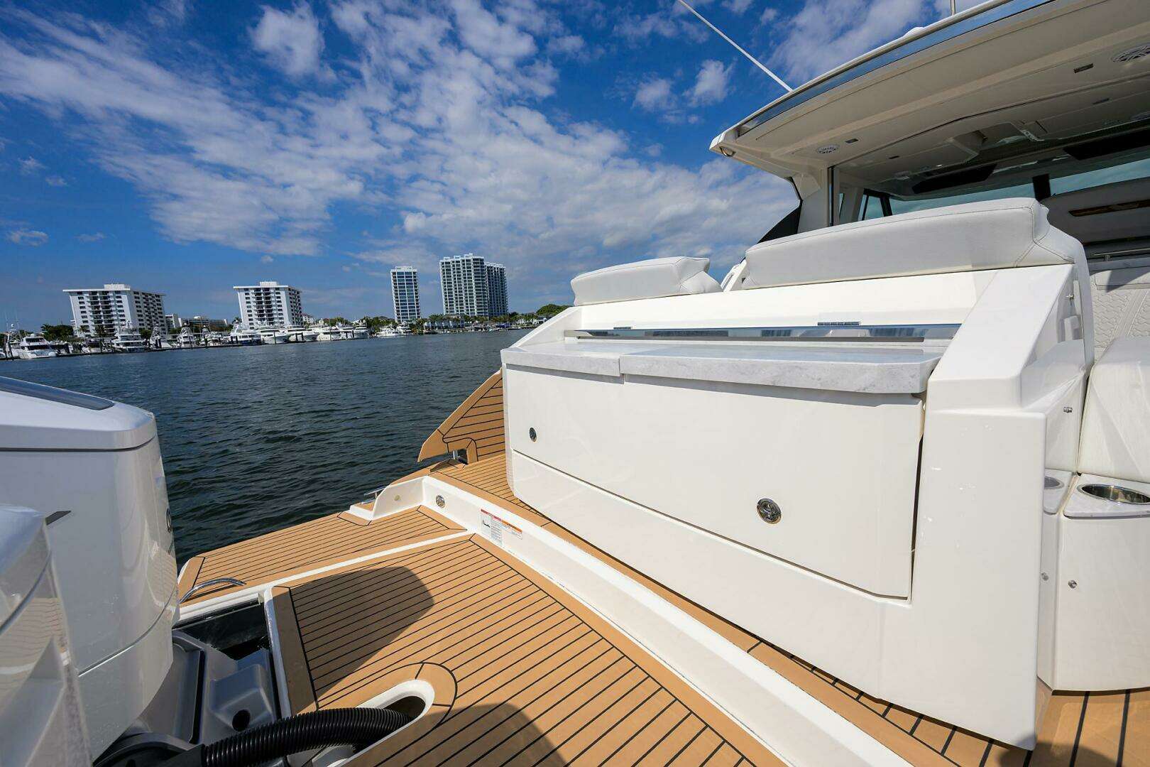 2022 Tiara Yachts 43 LE - Image 47