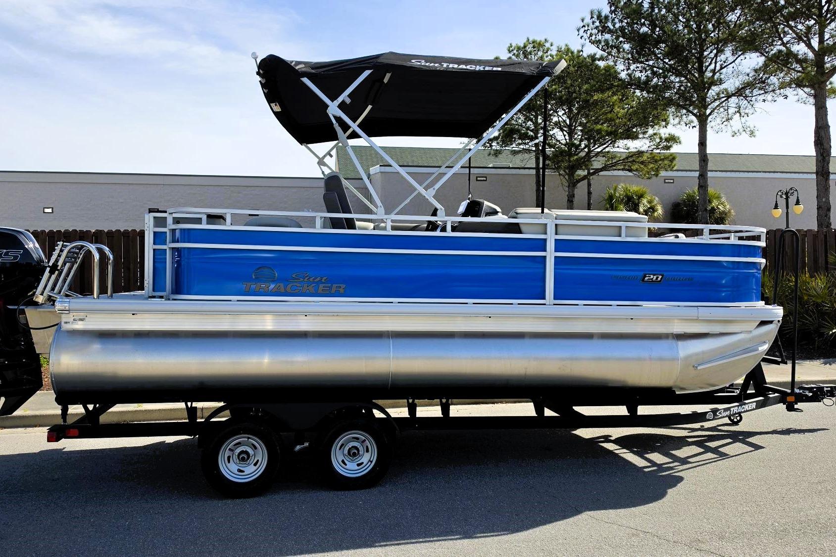 2026 Sun Tracker Fishin' Barge 20 DLX