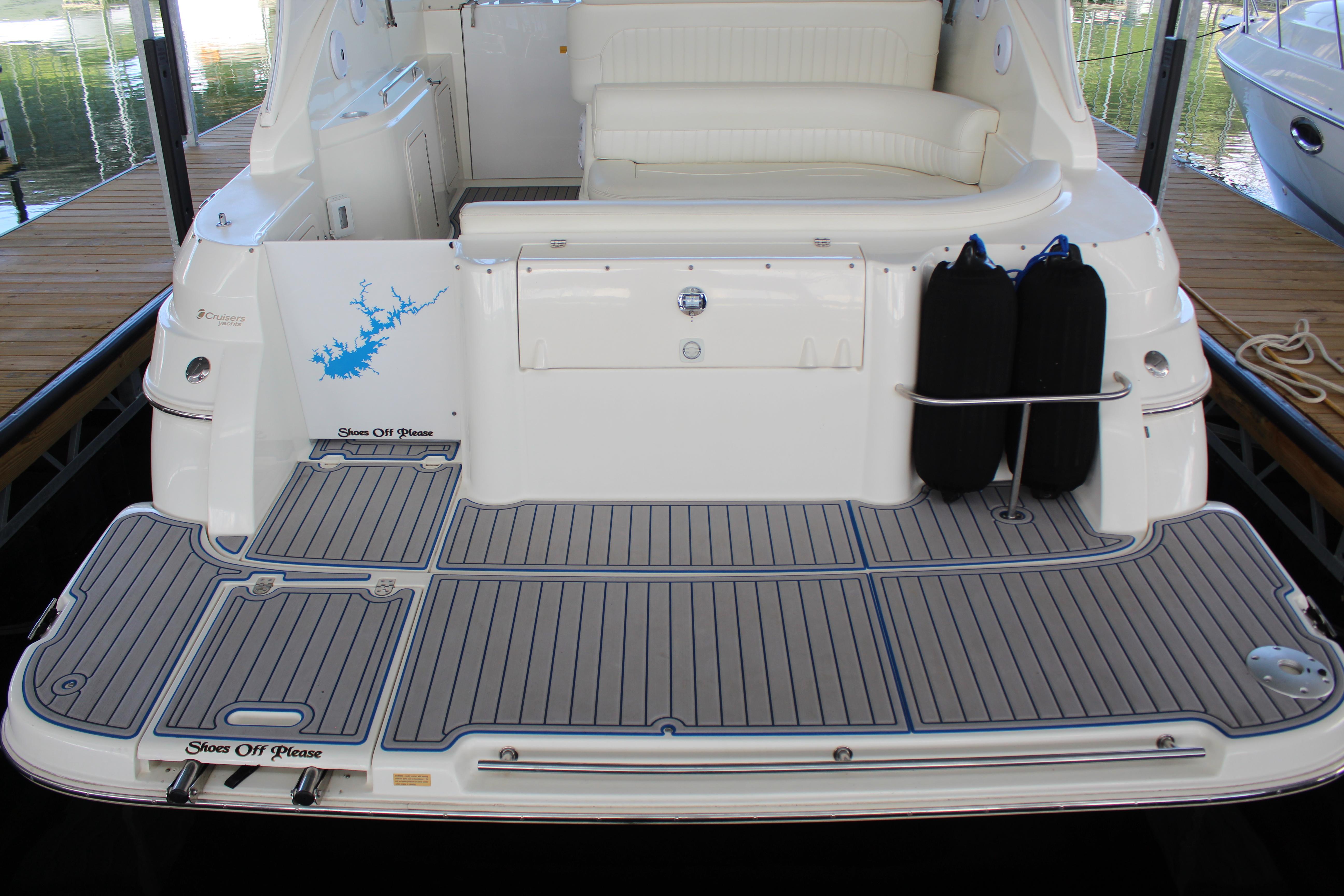1999 Cruisers Yachts 3075 Rogue - 10