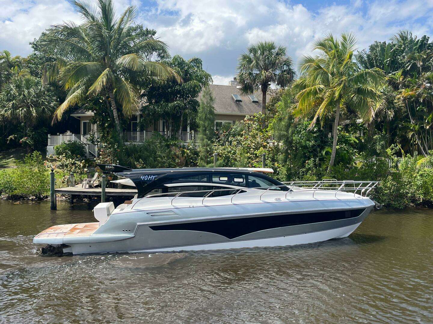 2025 Real 40 HT Luxury - Image 19